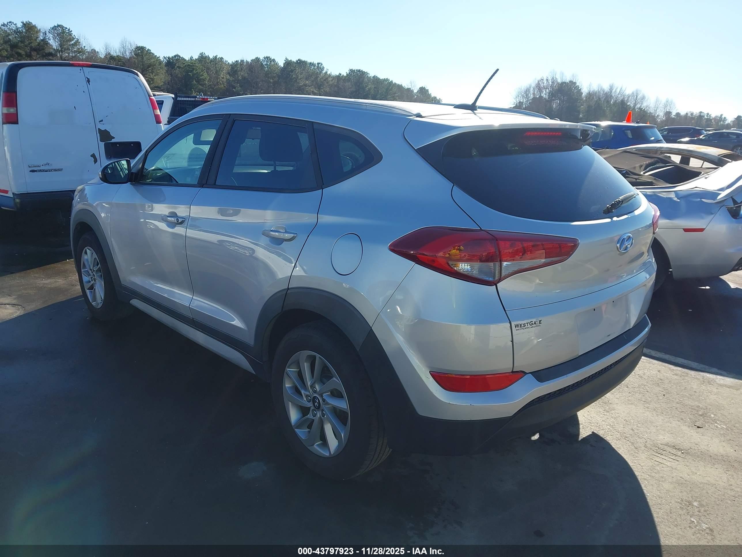 HYUNDAI TUCSON image 3