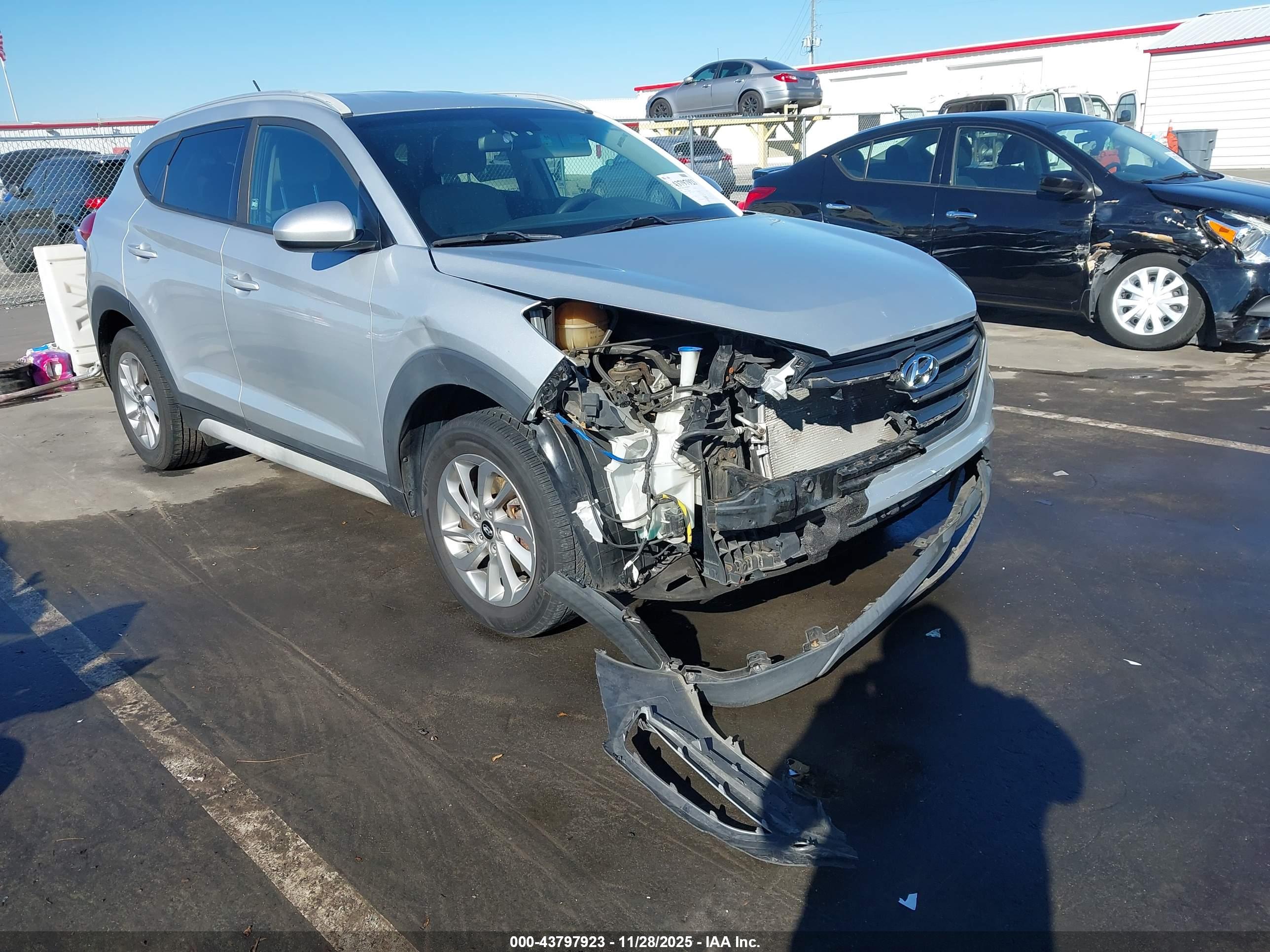 HYUNDAI TUCSON image 6