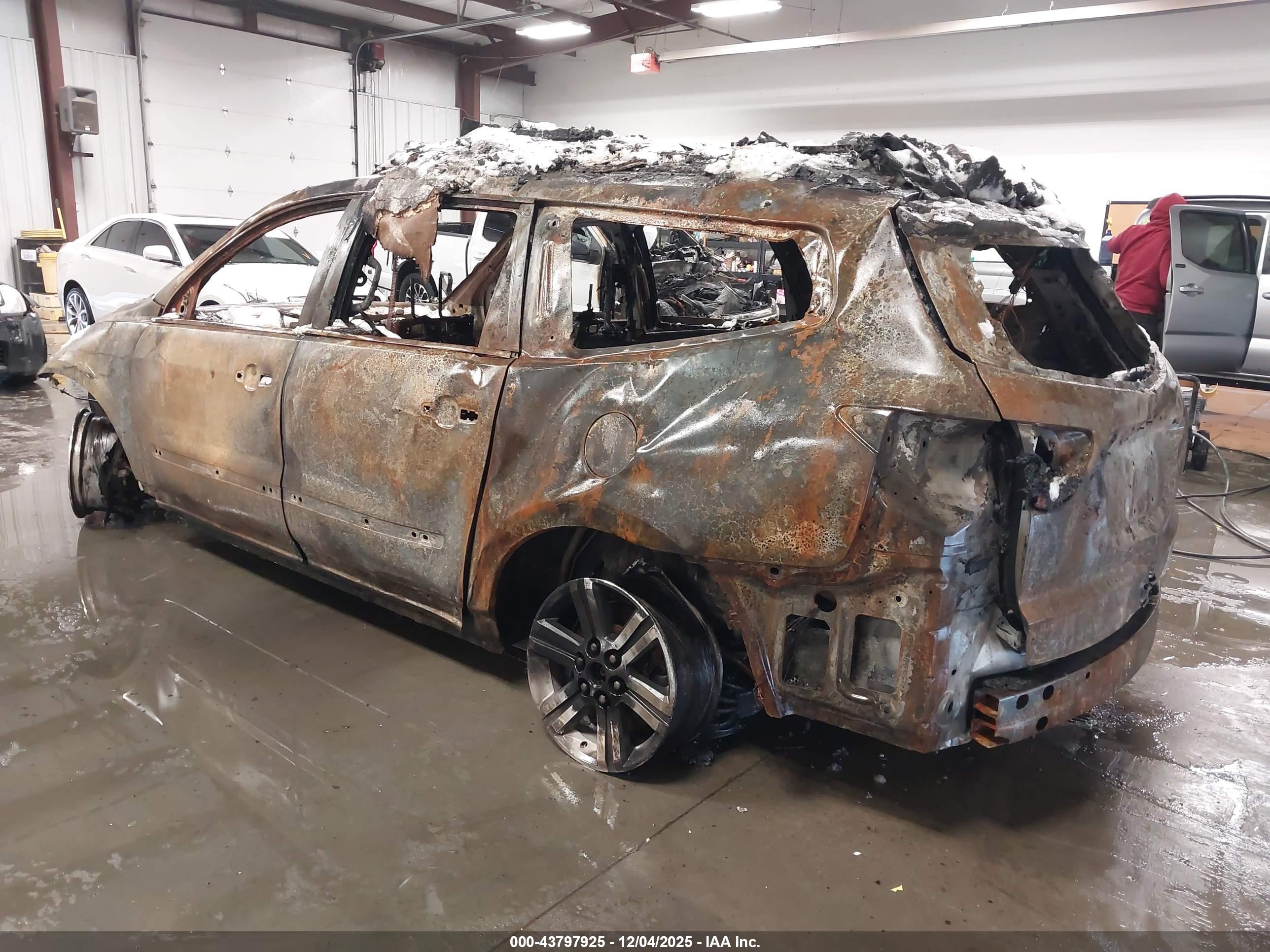 CHEVROLET TRAVERSE image 3