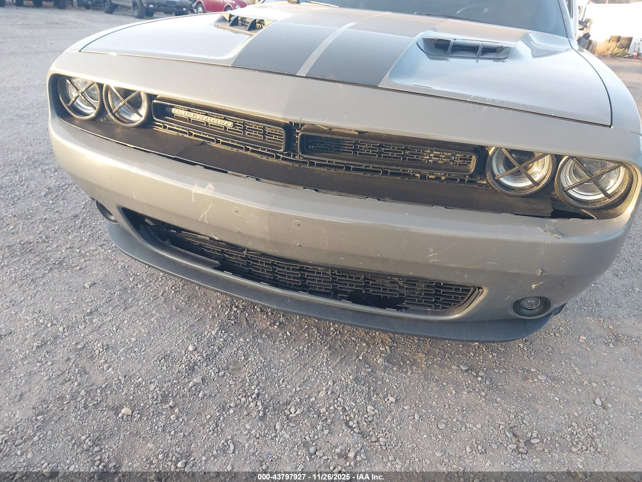 DODGE CHALLENGER image 6