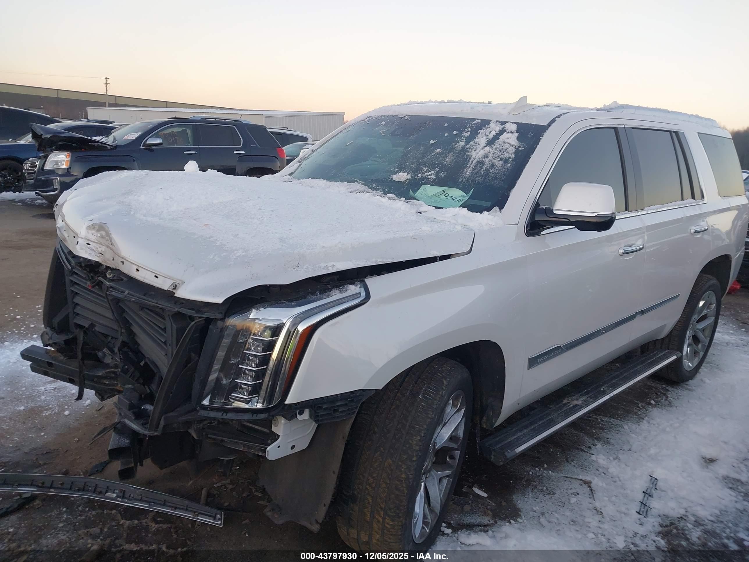 CADILLAC ESCALADE image 2