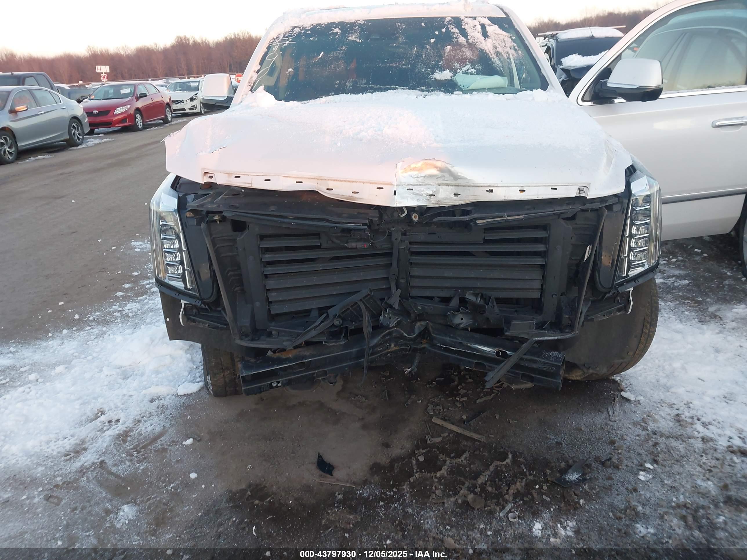CADILLAC ESCALADE image 6