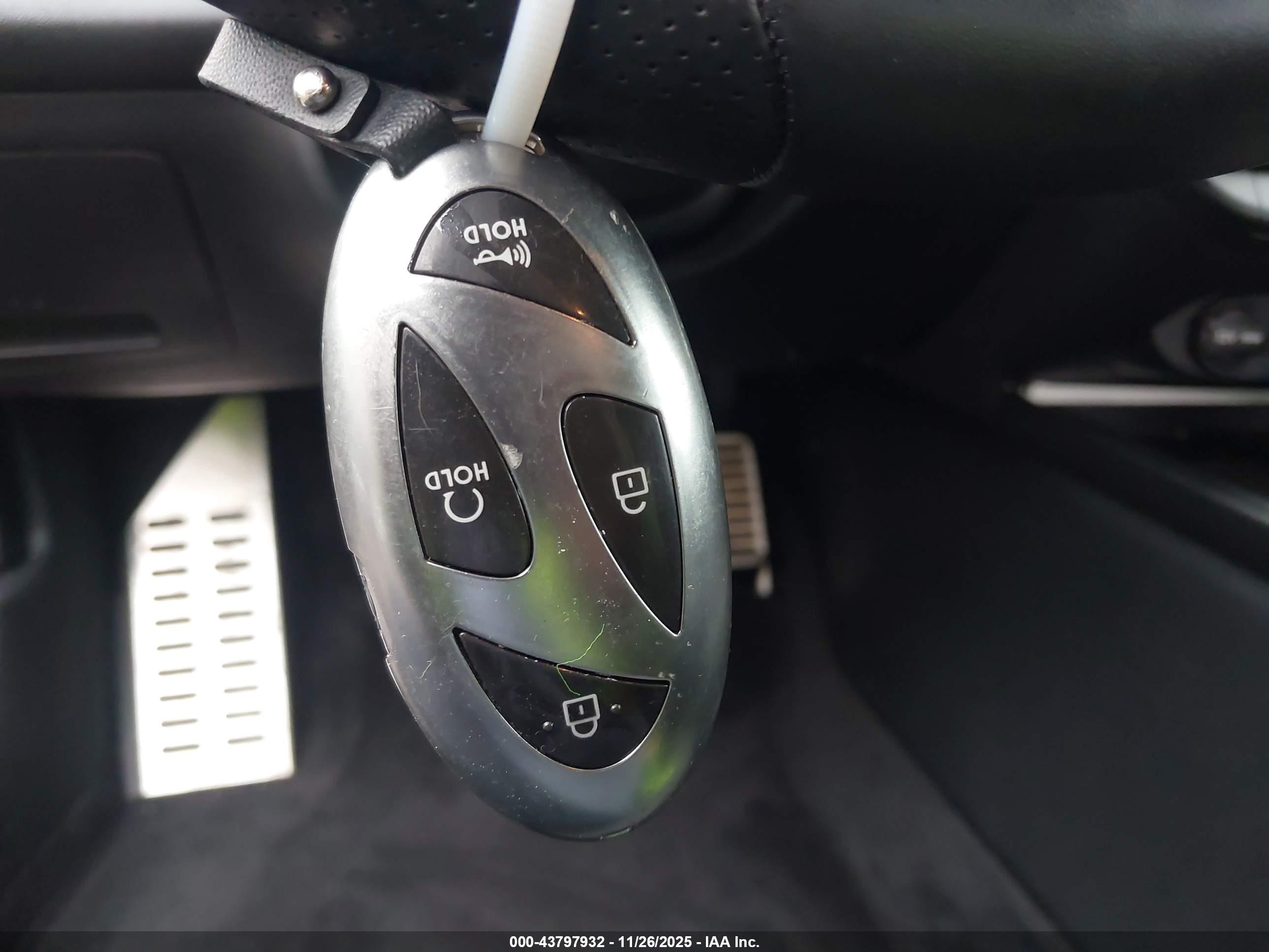HYUNDAI ELANTRA image 11