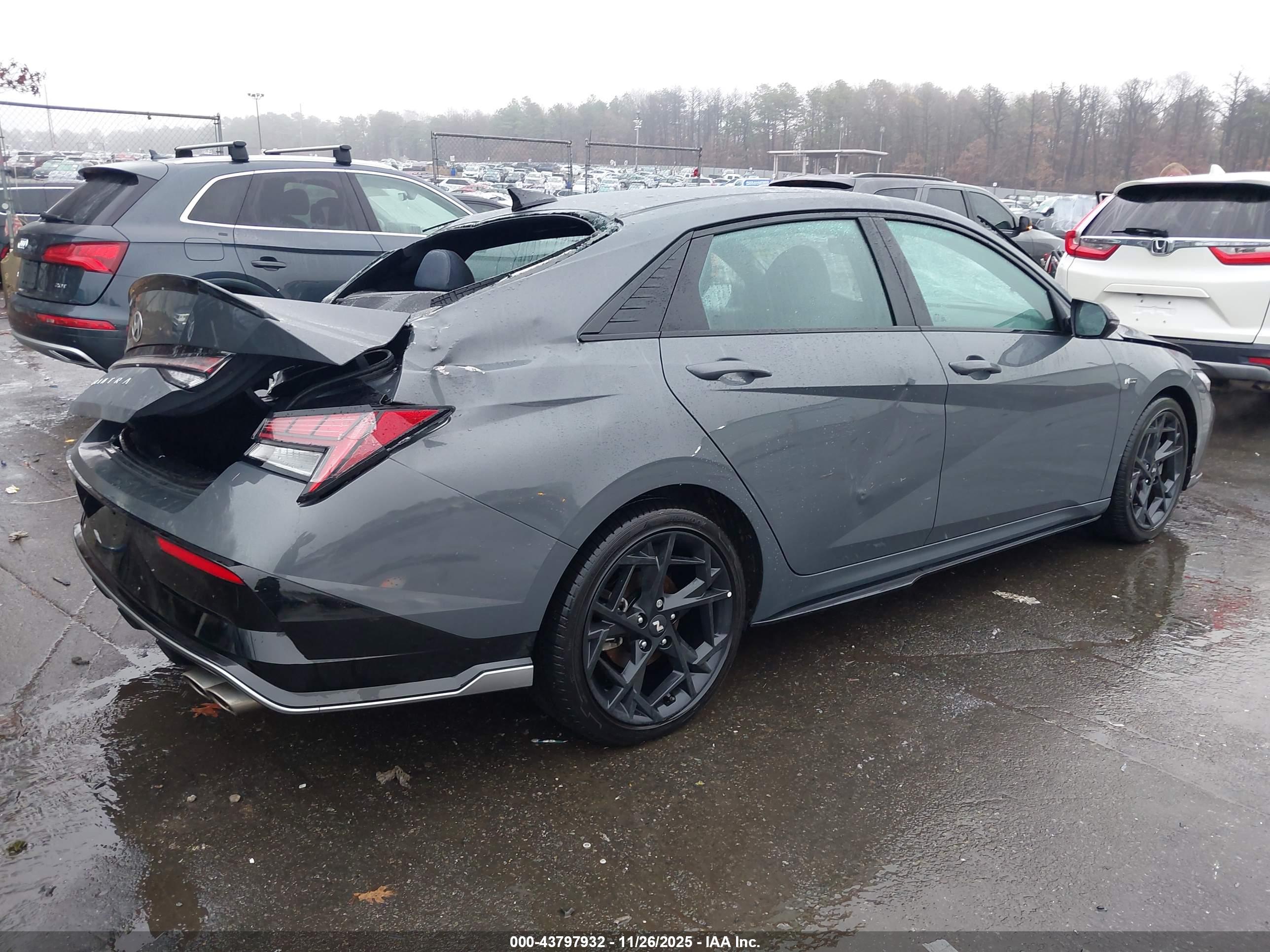HYUNDAI ELANTRA image 4