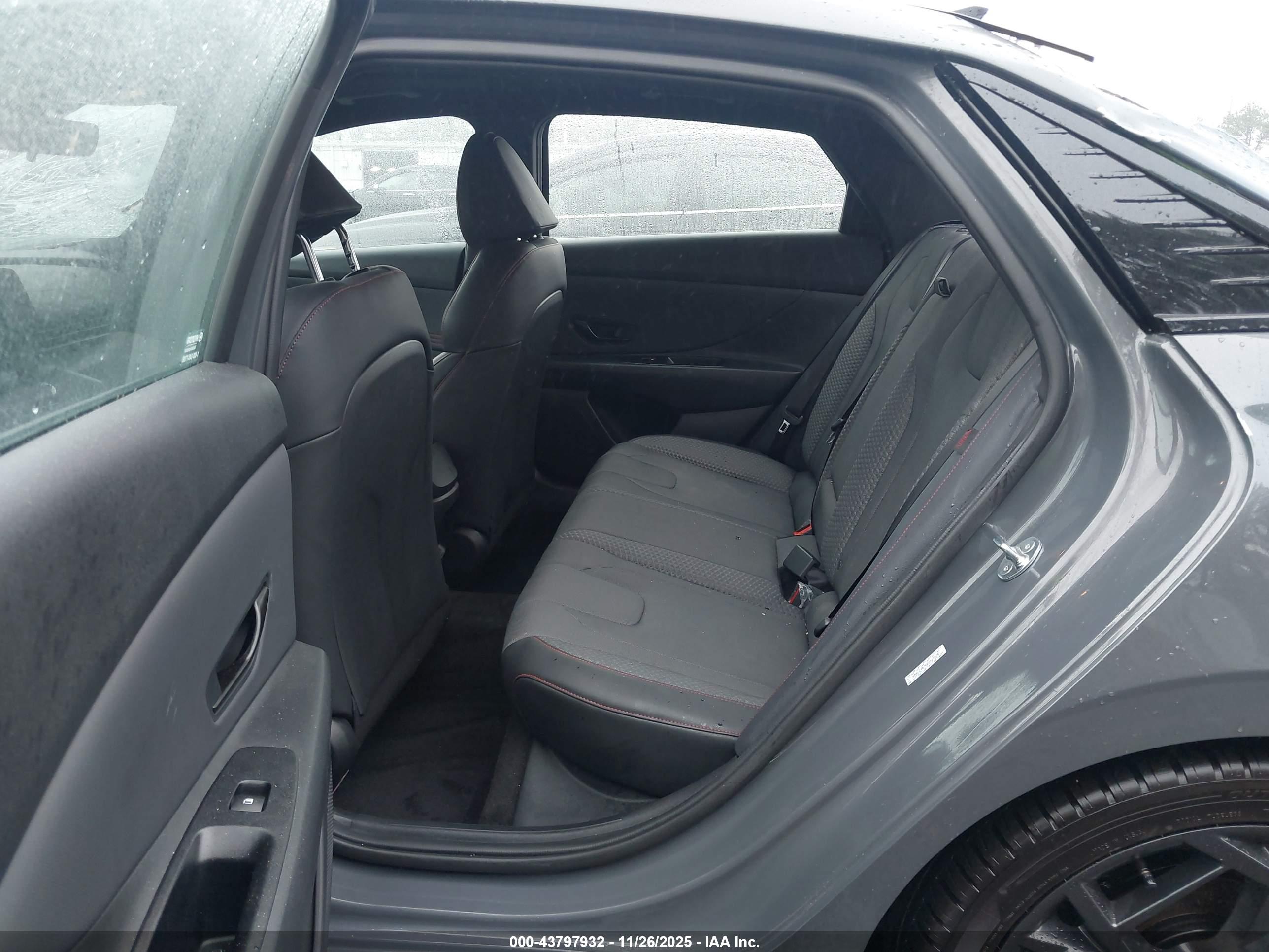 HYUNDAI ELANTRA image 8
