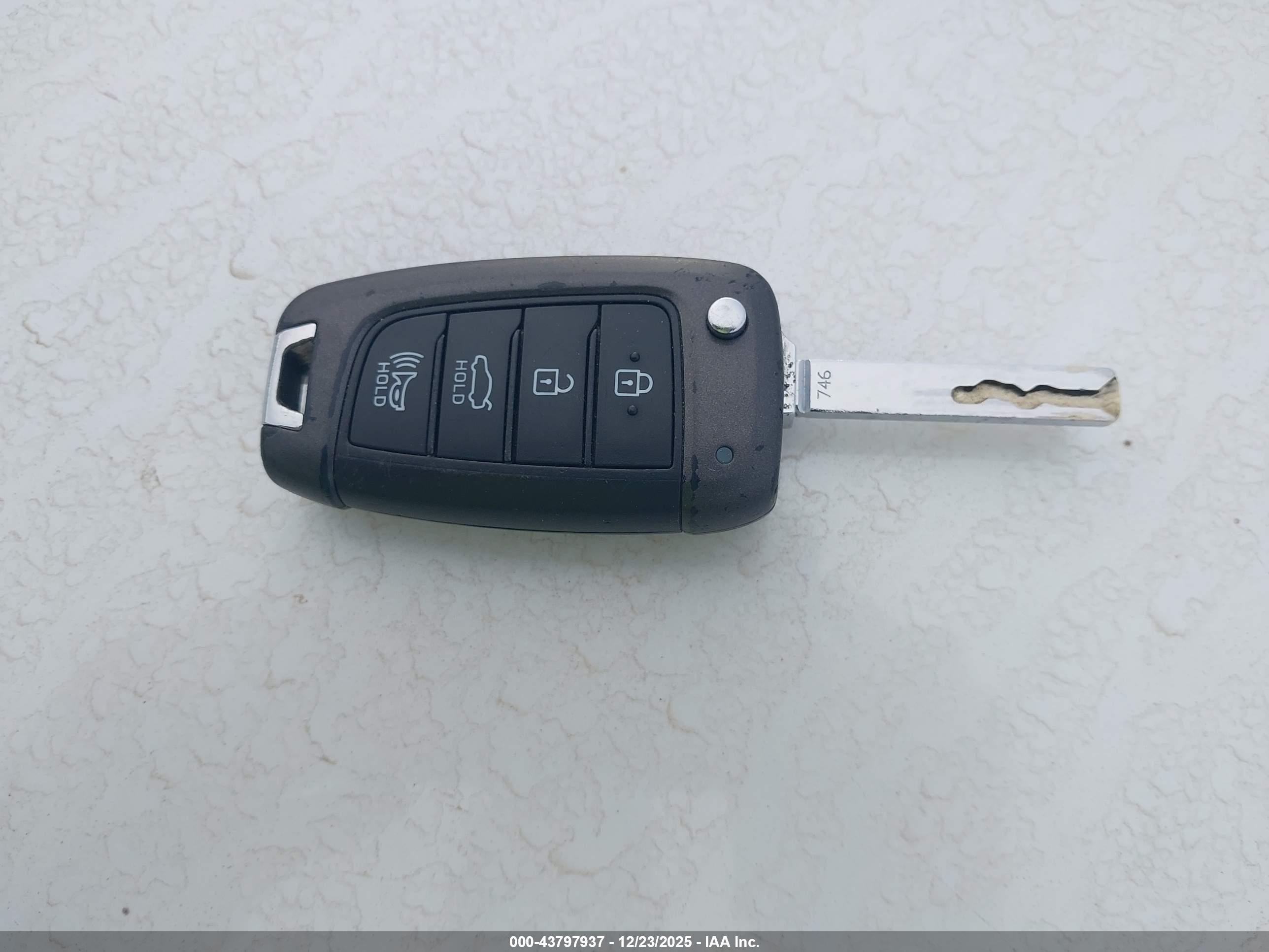 HYUNDAI ACCENT image 11