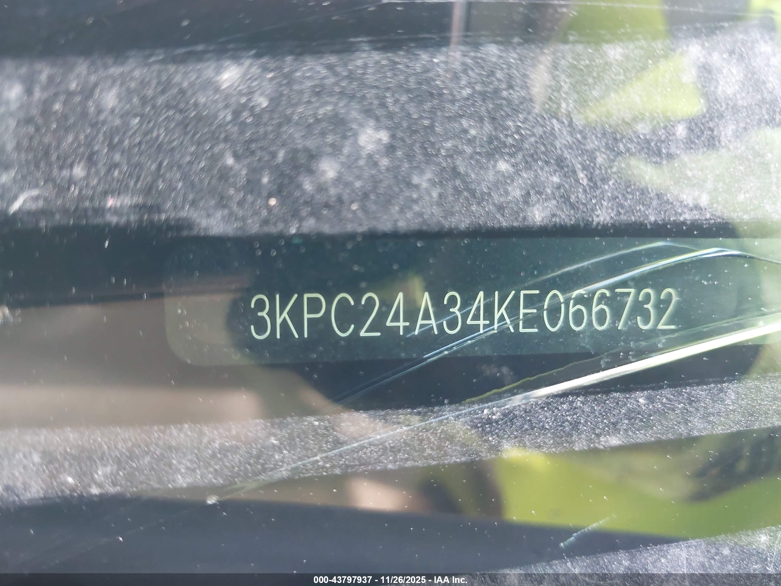 HYUNDAI ACCENT image 9