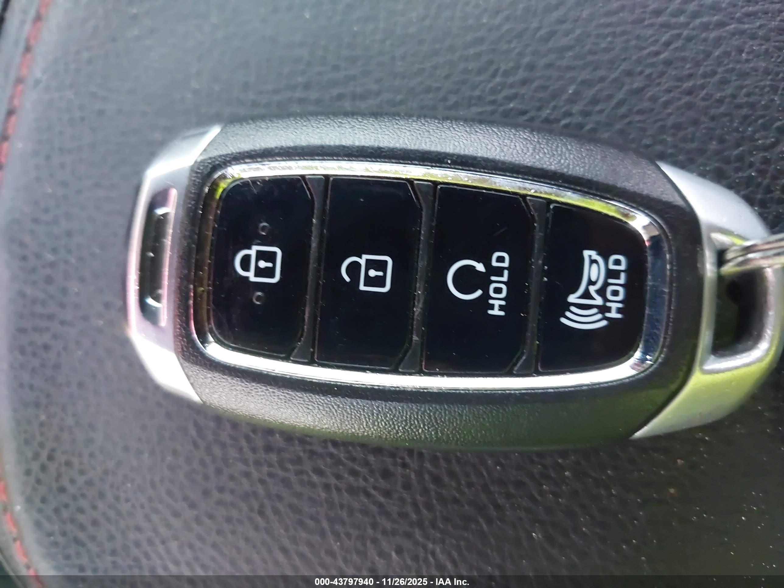 HYUNDAI KONA image 11