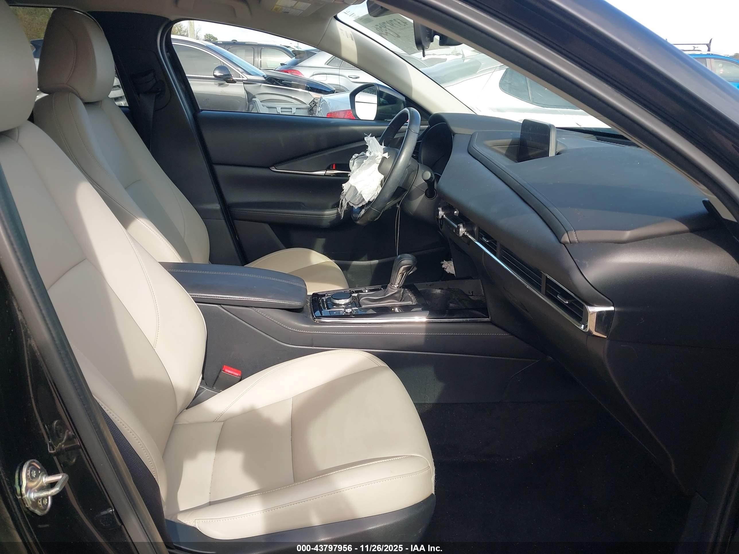 MAZDA CX-30 image 5