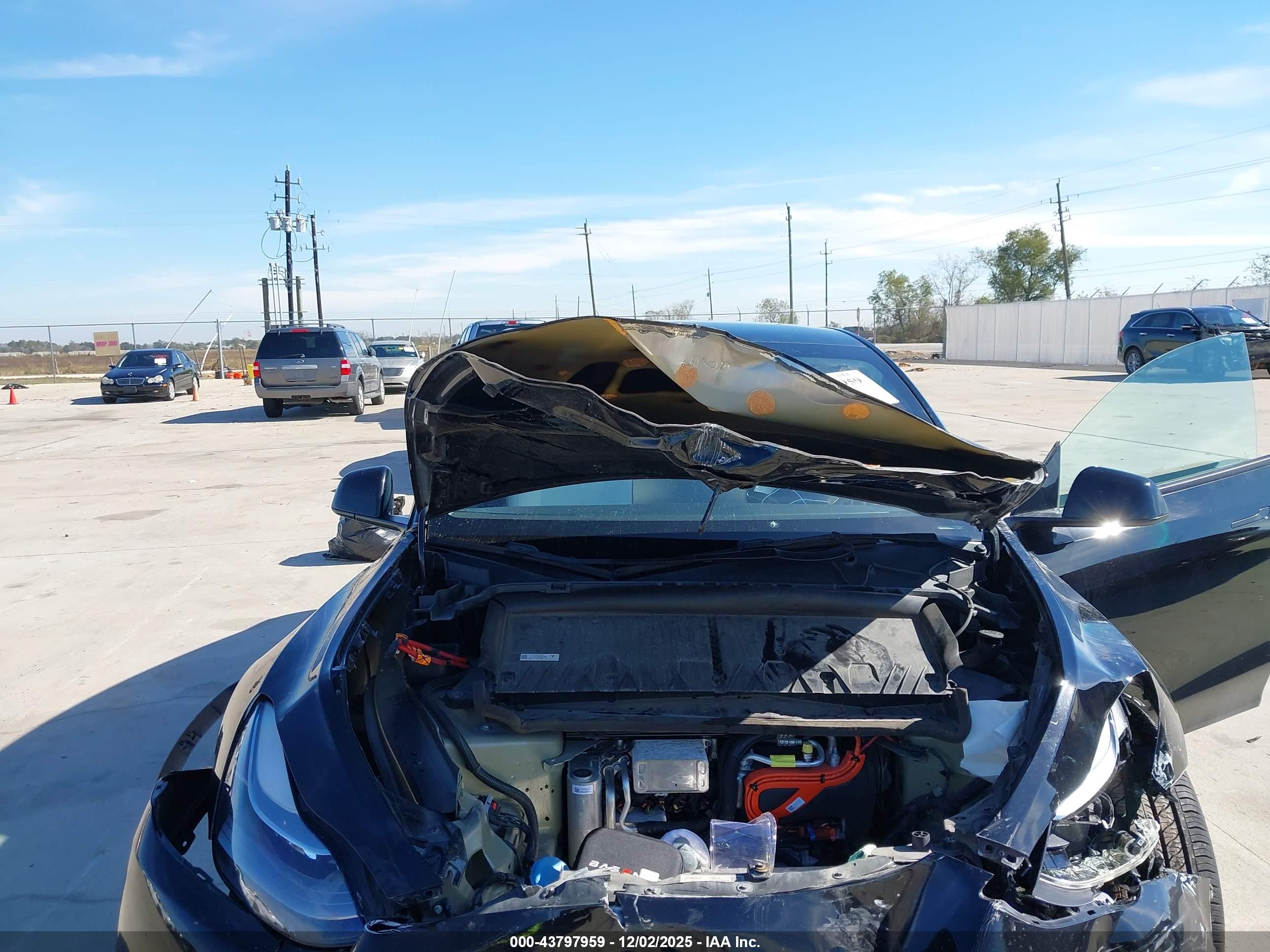 TESLA MODEL image 10