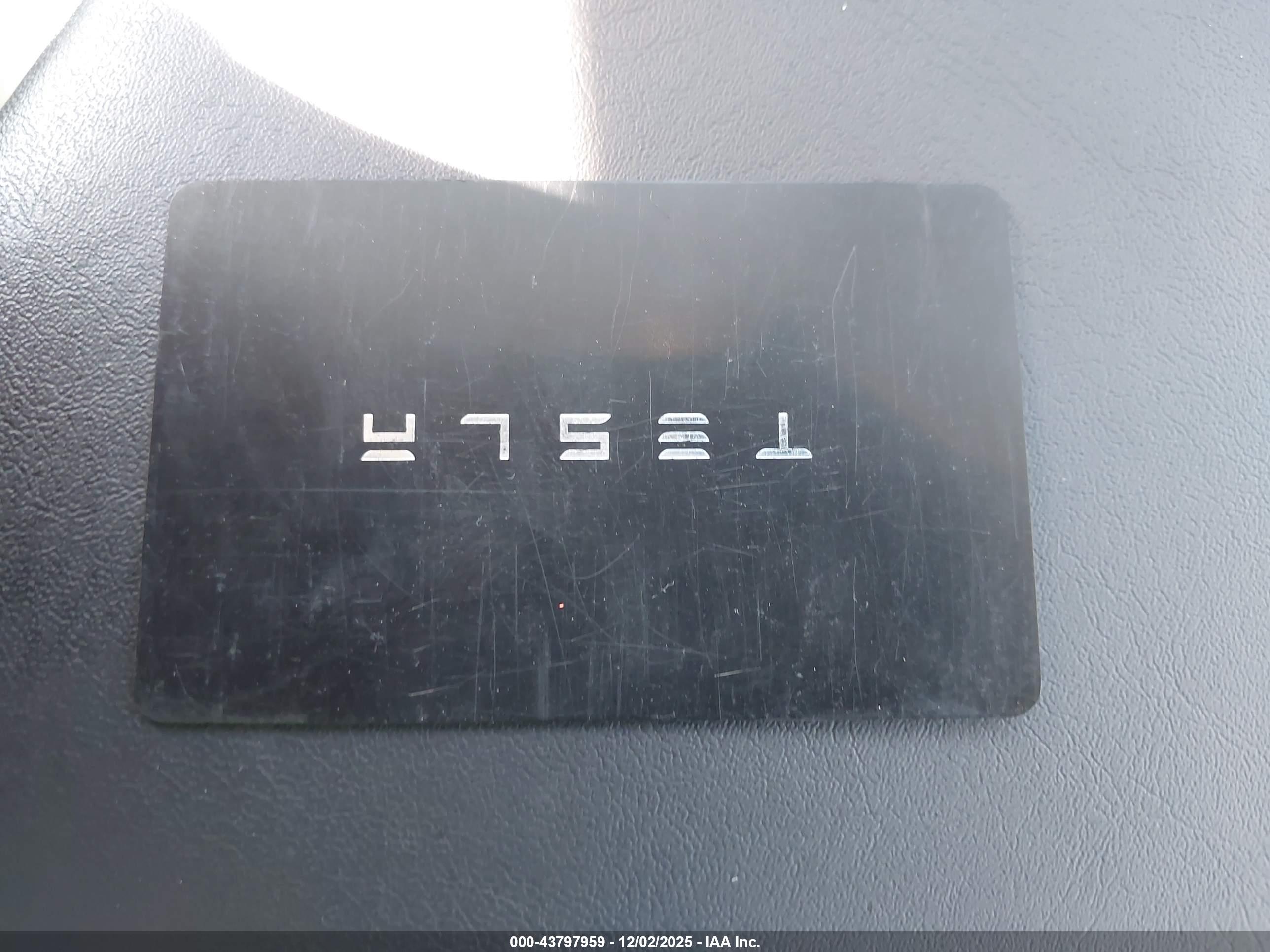 TESLA MODEL image 11