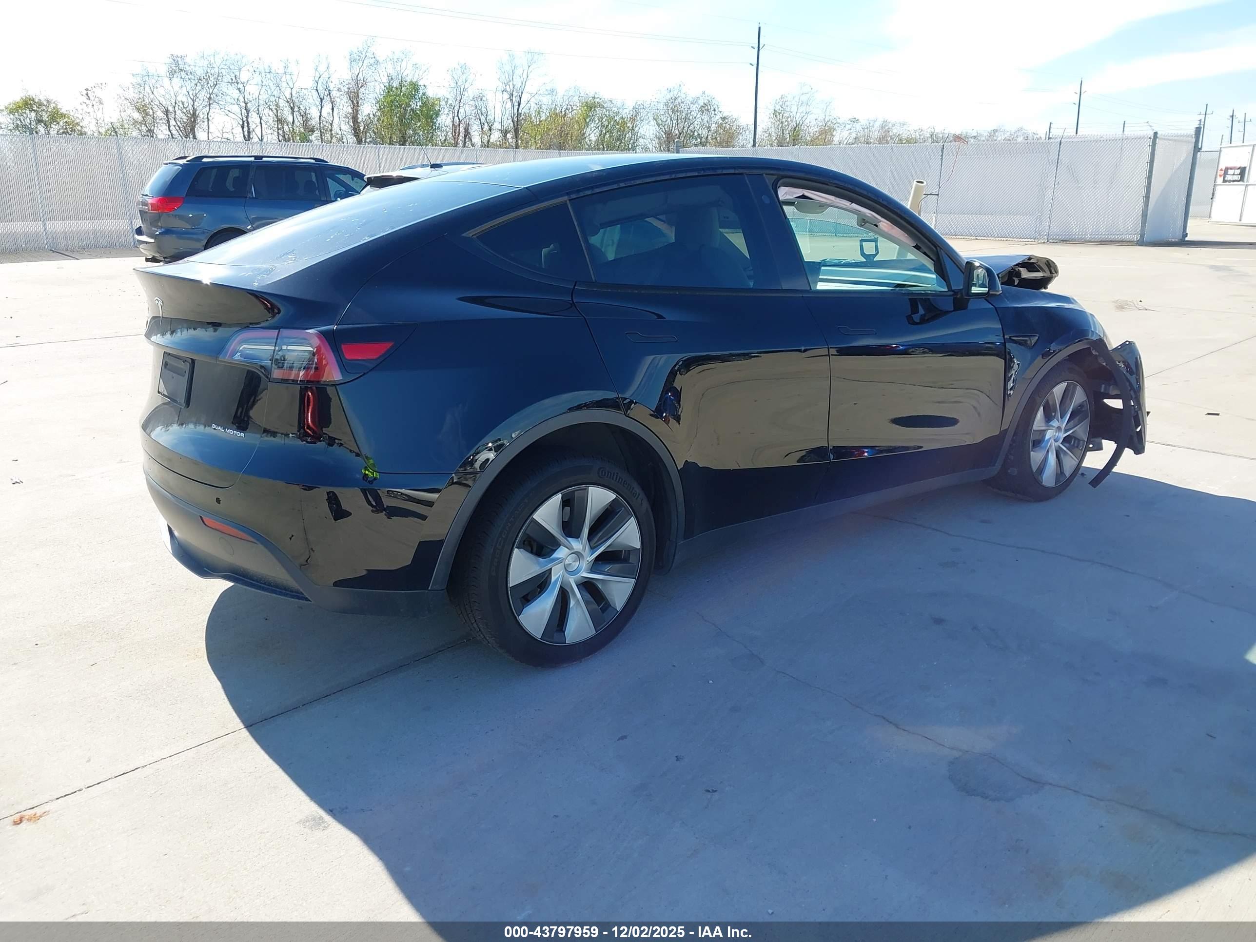 TESLA MODEL image 4