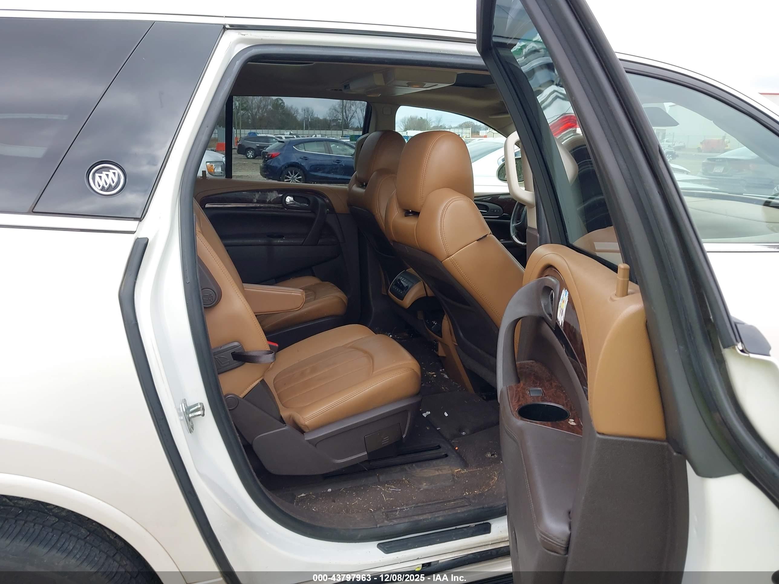 BUICK ENCLAVE image 8