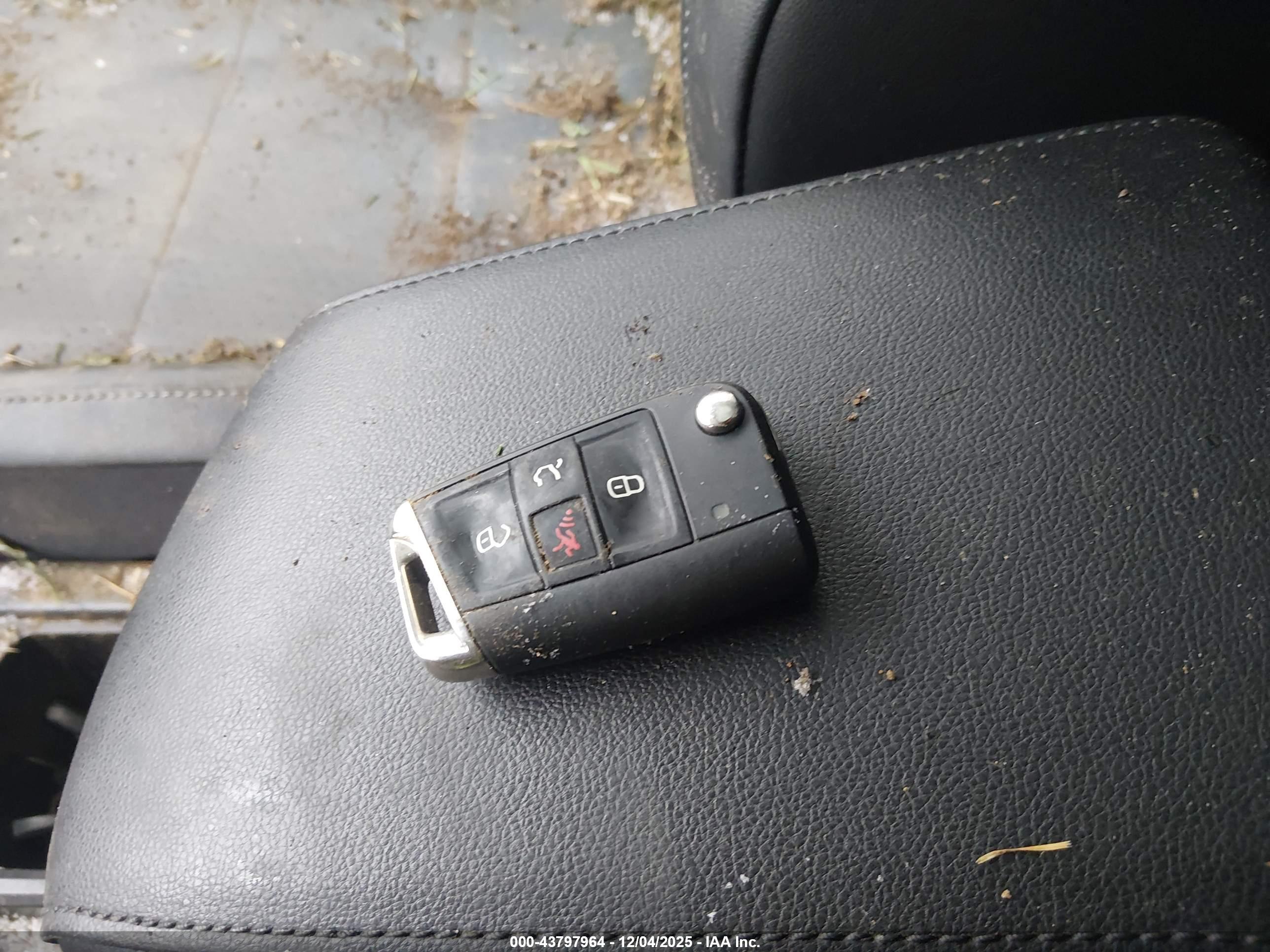 VOLKSWAGEN TIGUAN image 11
