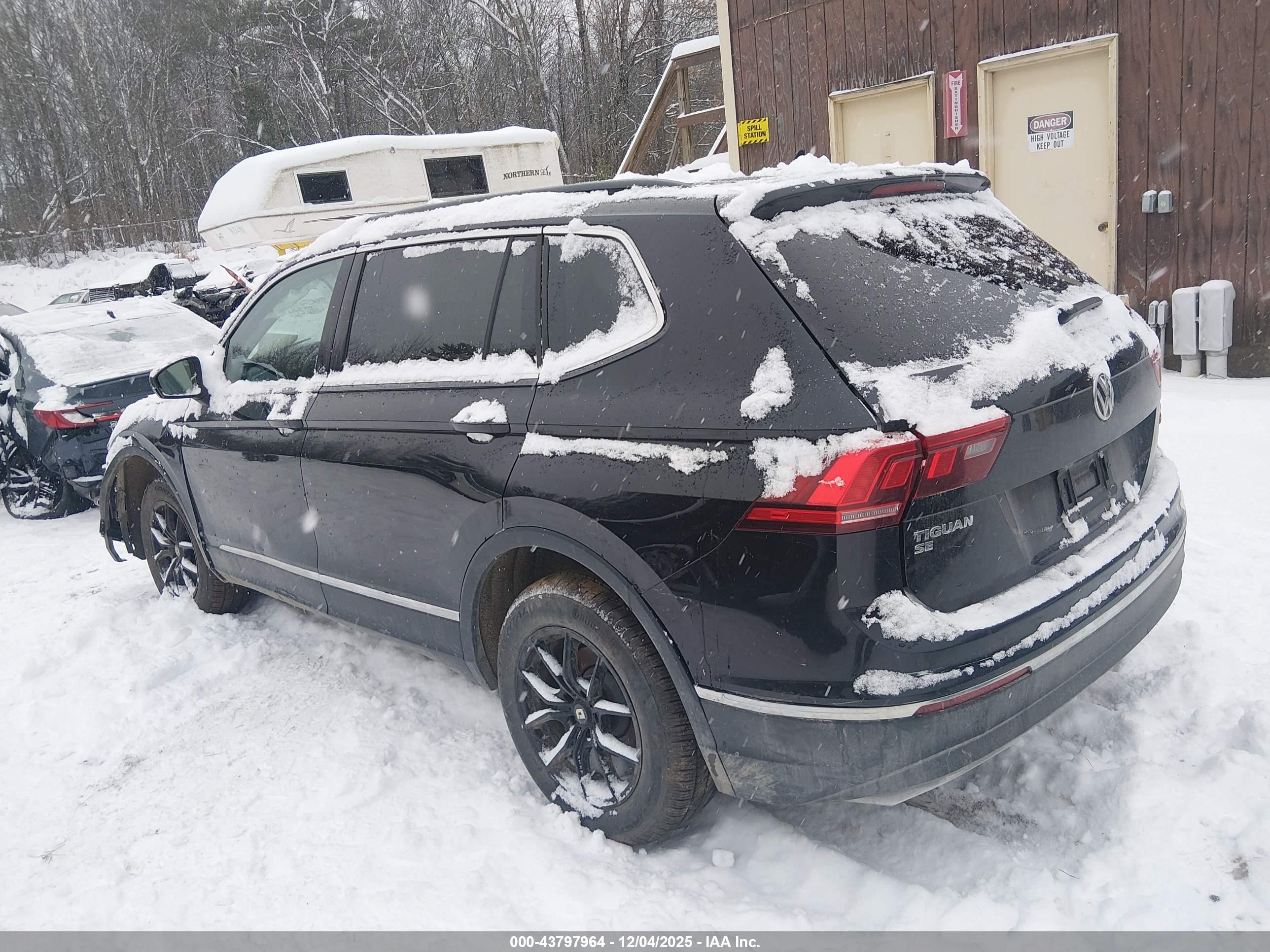VOLKSWAGEN TIGUAN image 3