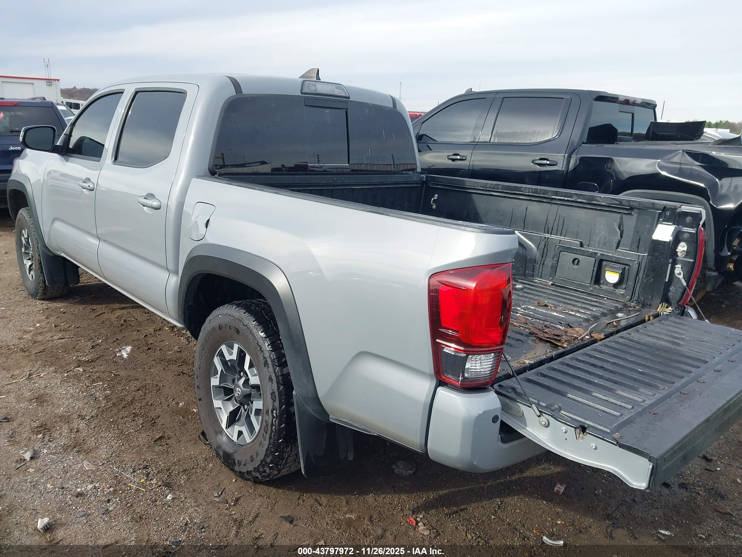 TOYOTA TACOMA image 3