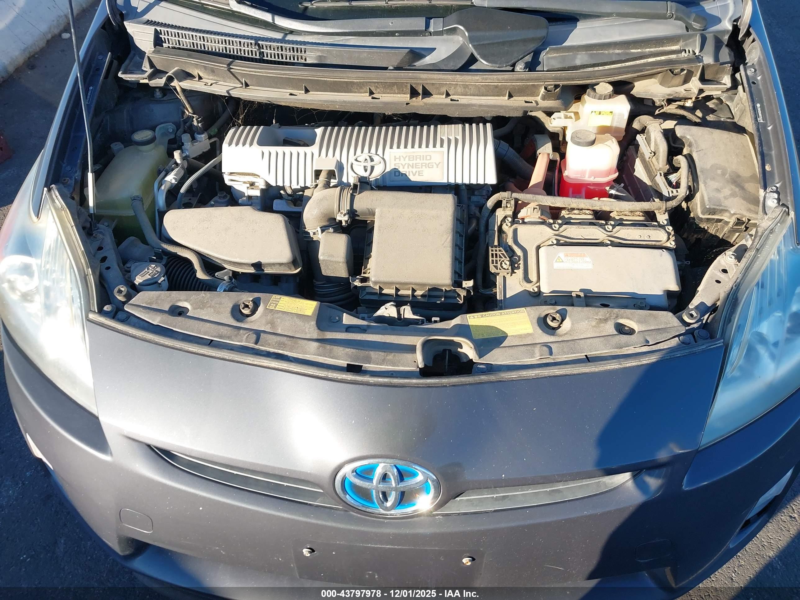 TOYOTA PRIUS image 10