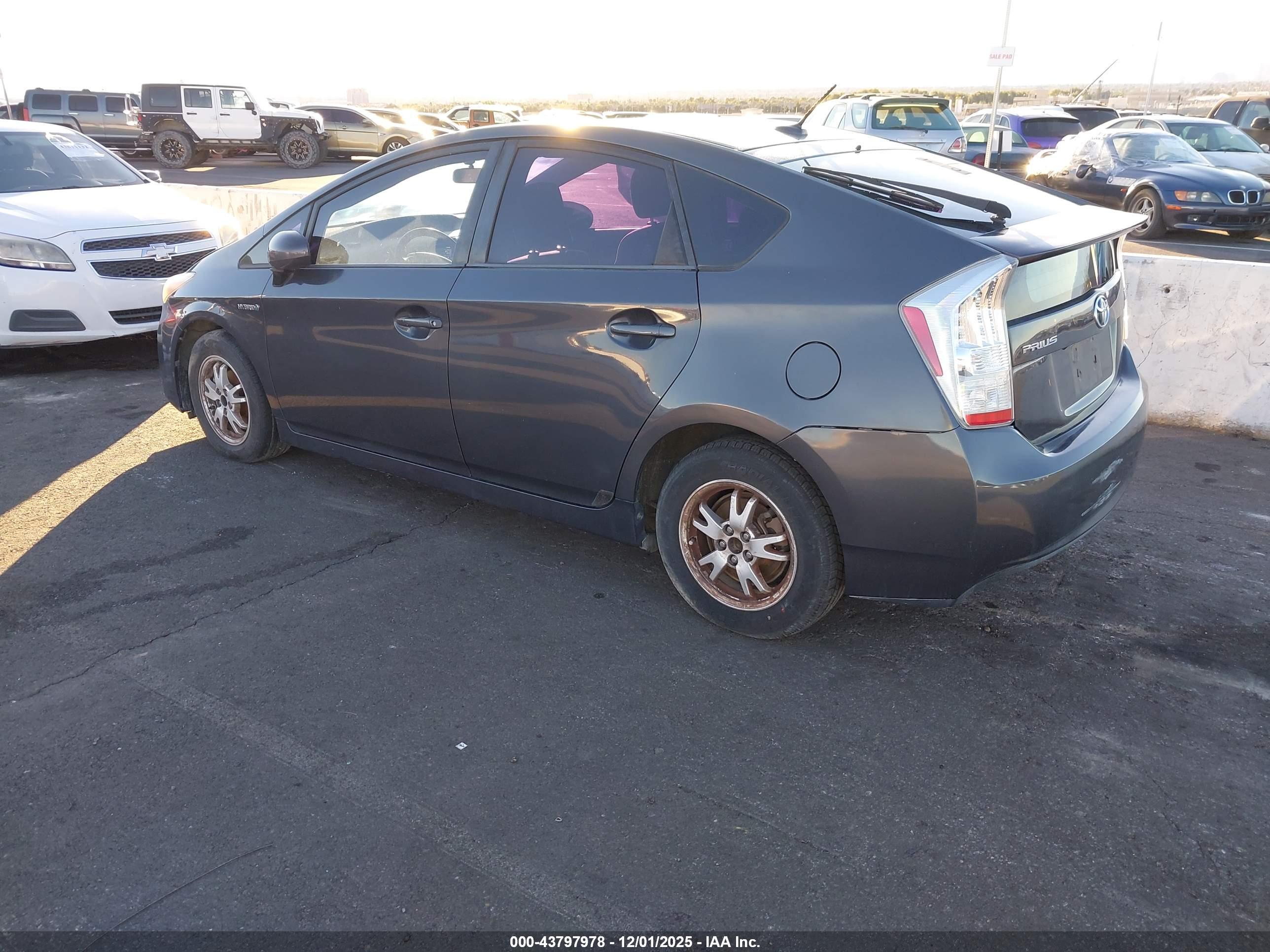 TOYOTA PRIUS image 3