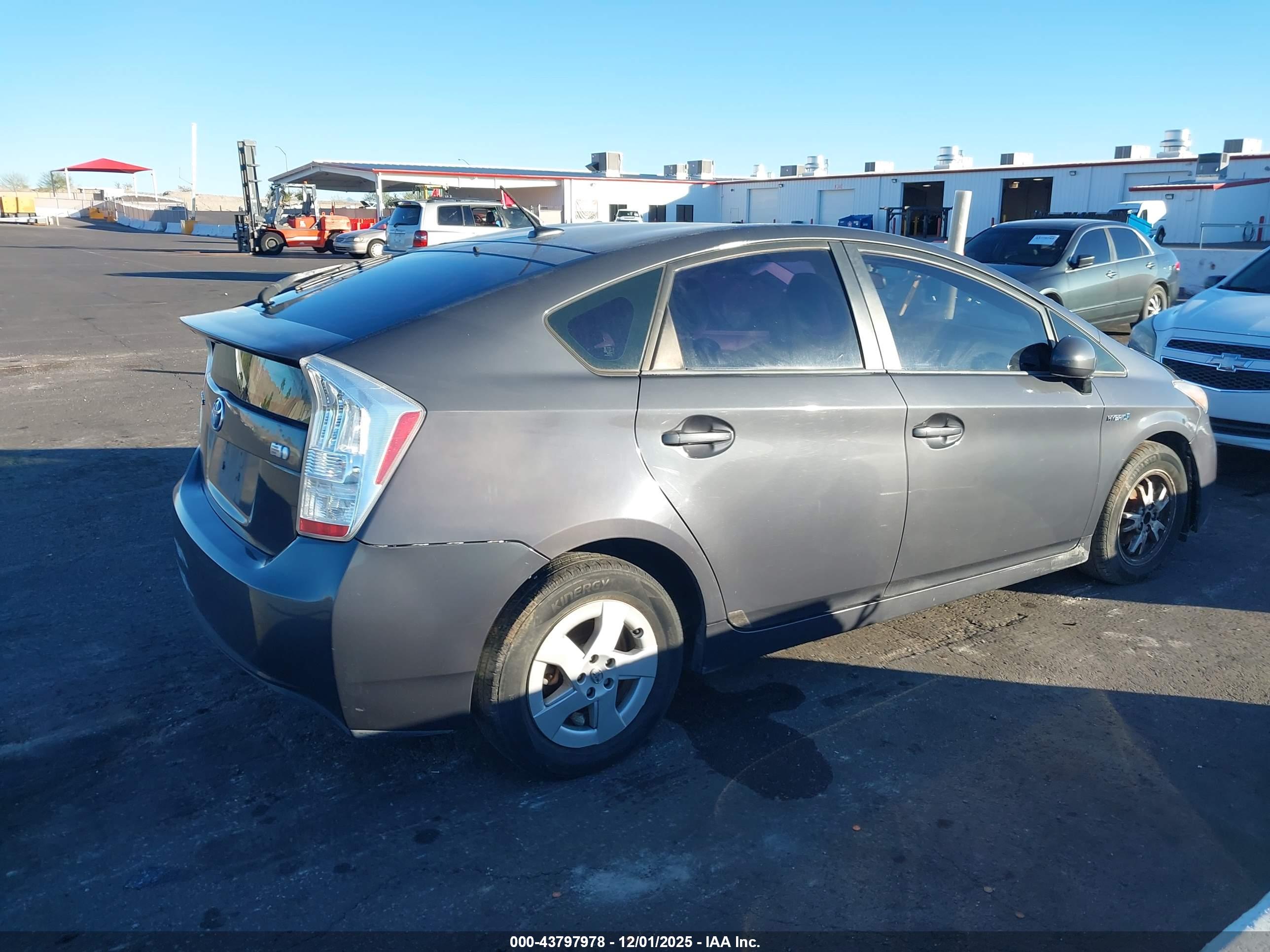TOYOTA PRIUS image 4