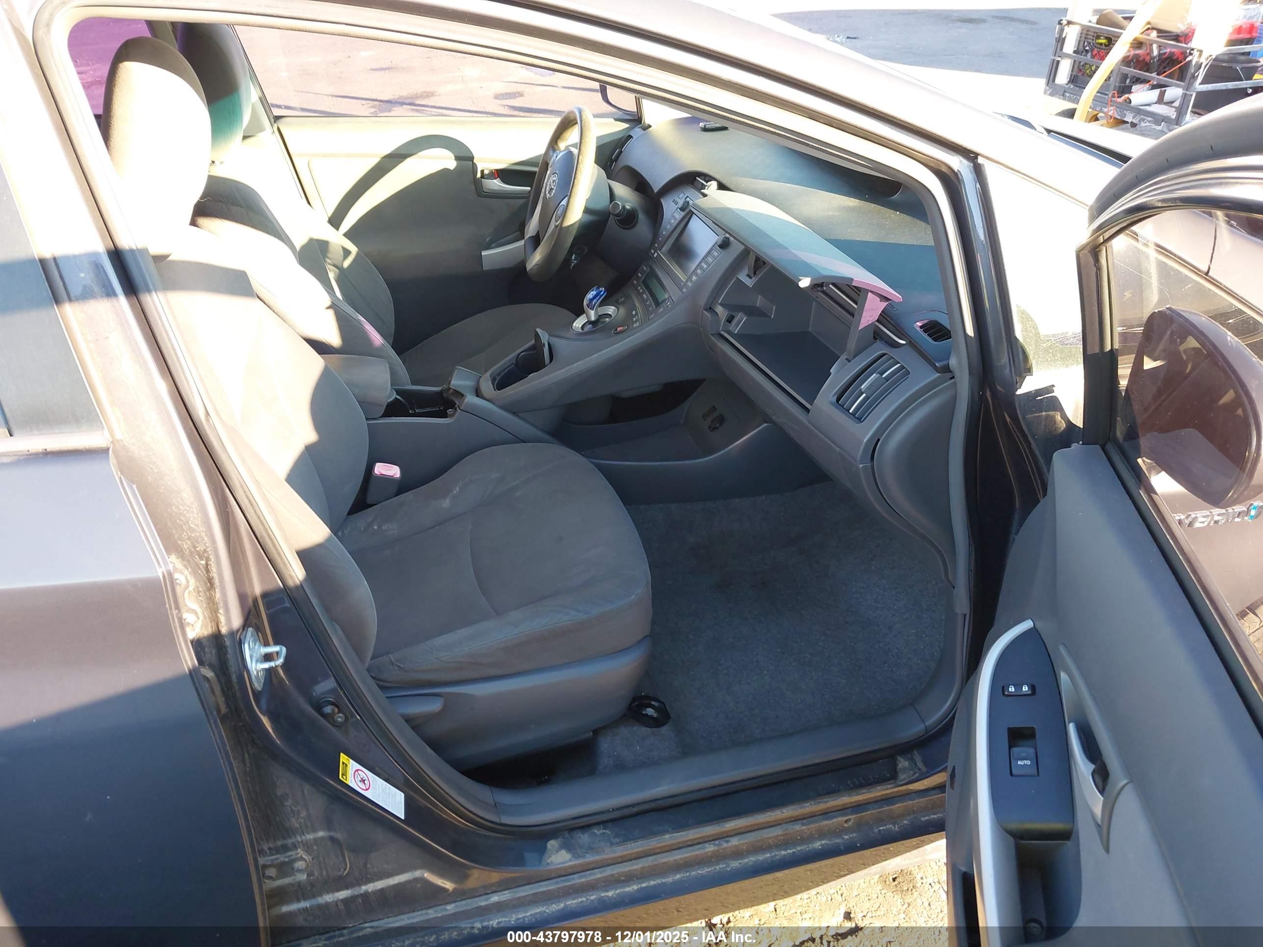 TOYOTA PRIUS image 5