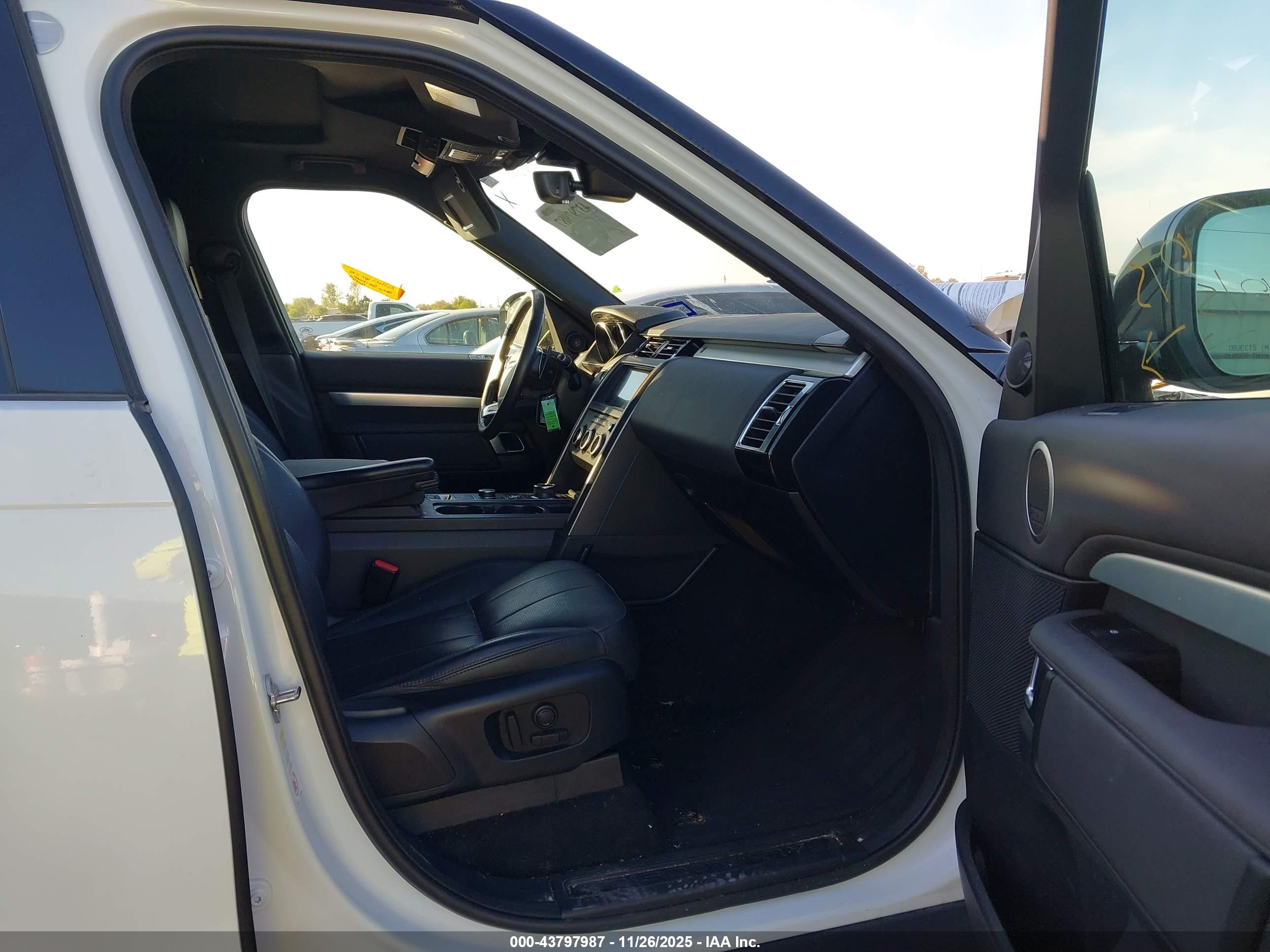 LAND ROVER image 5