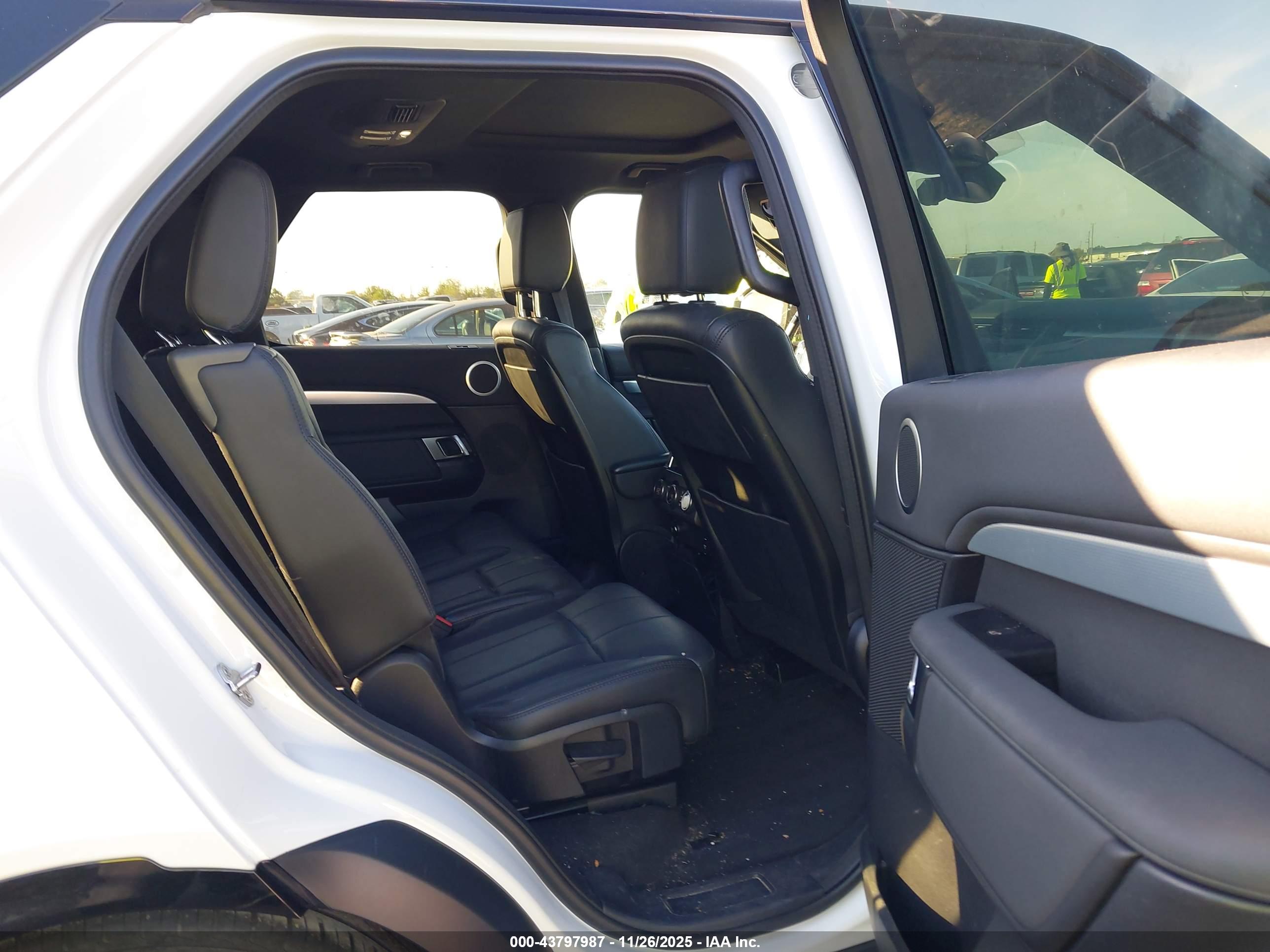 LAND ROVER image 8