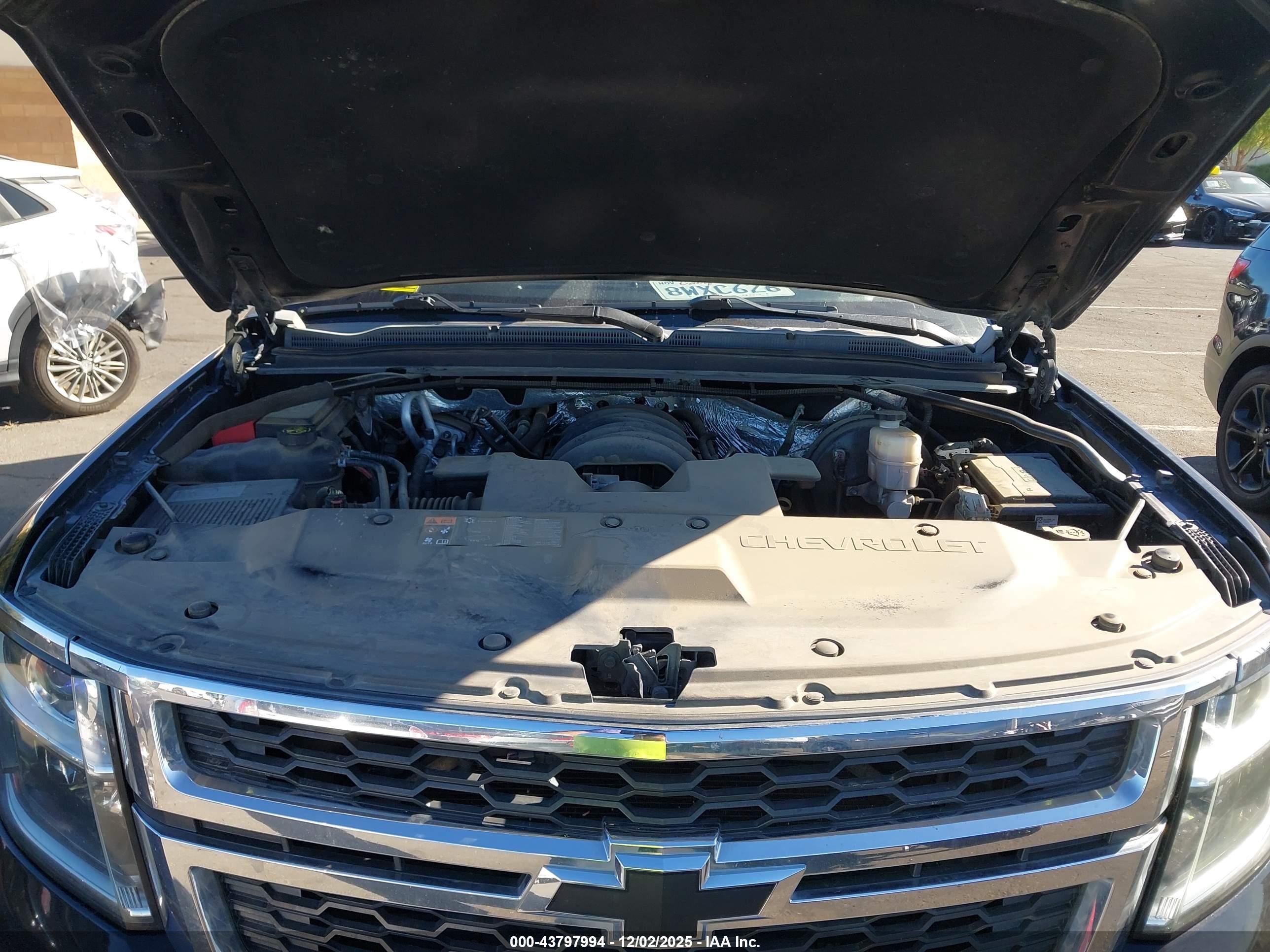 CHEVROLET SUBURBAN image 10