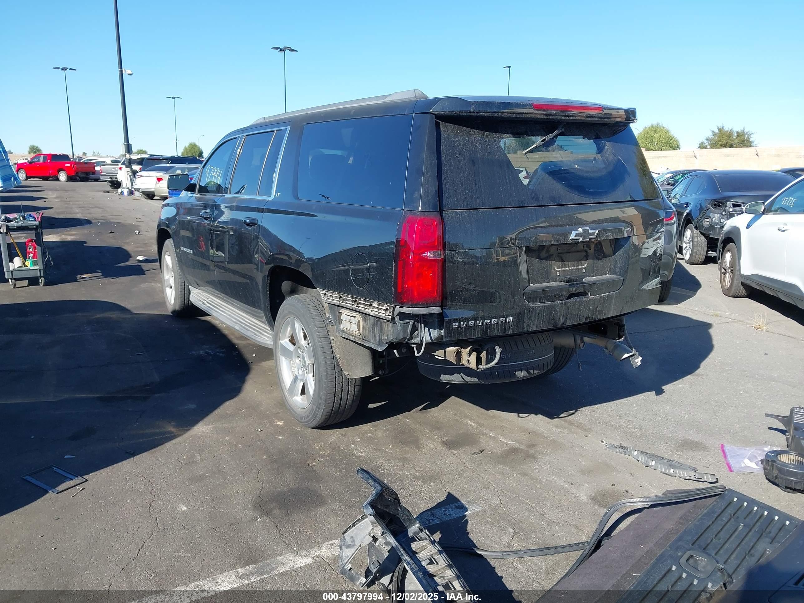CHEVROLET SUBURBAN image 3
