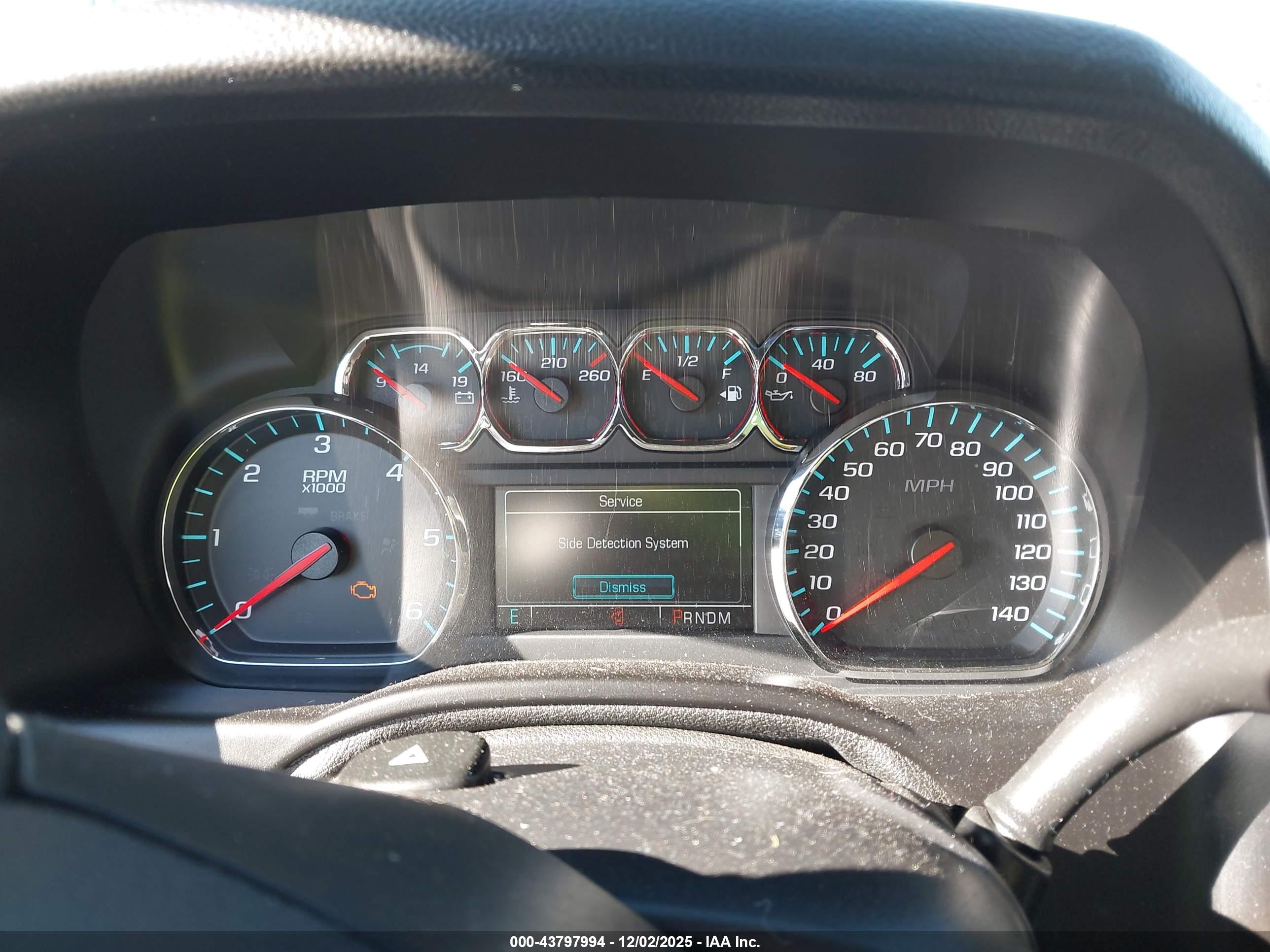 CHEVROLET SUBURBAN image 7