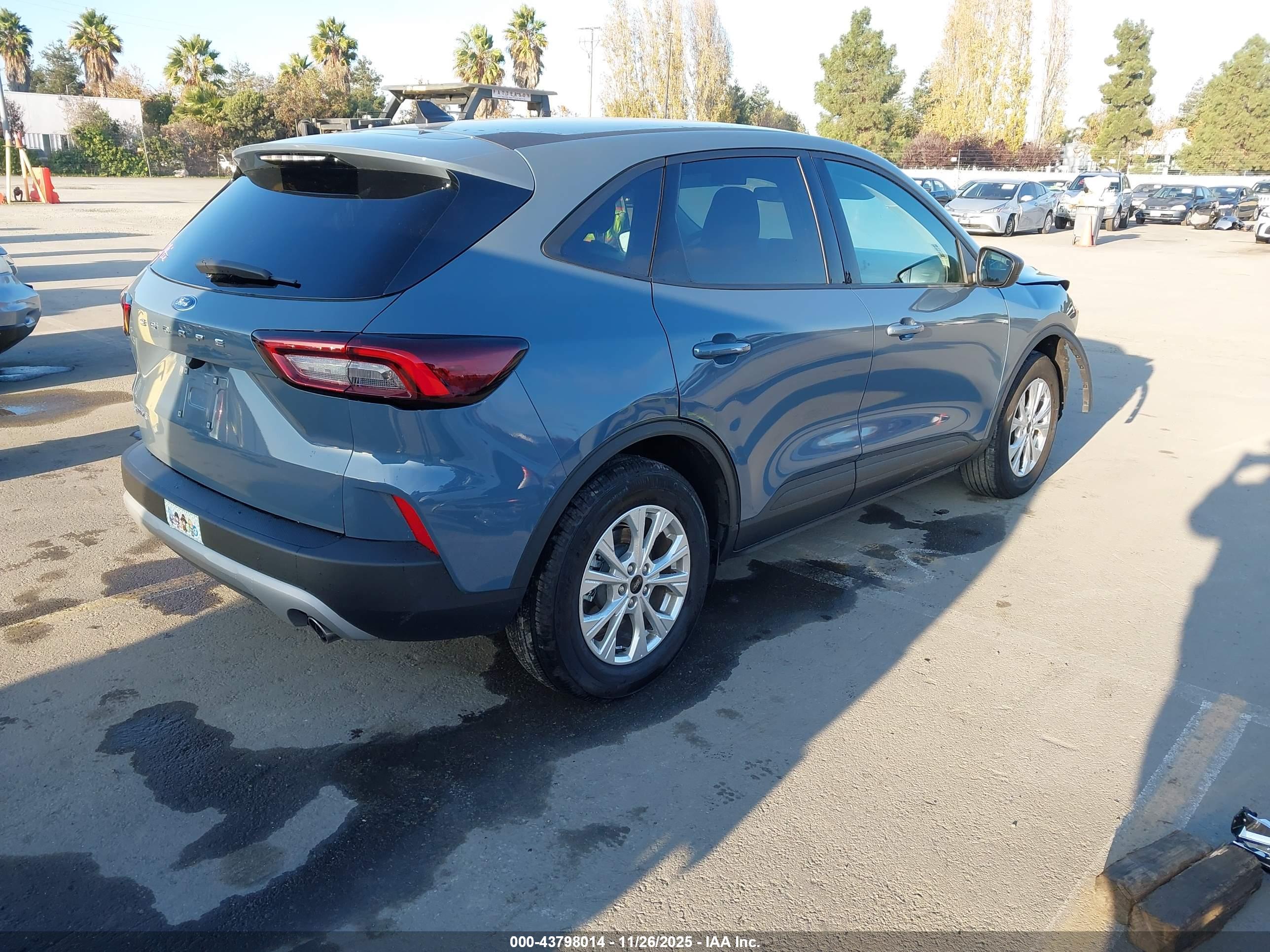 FORD ESCAPE image 4