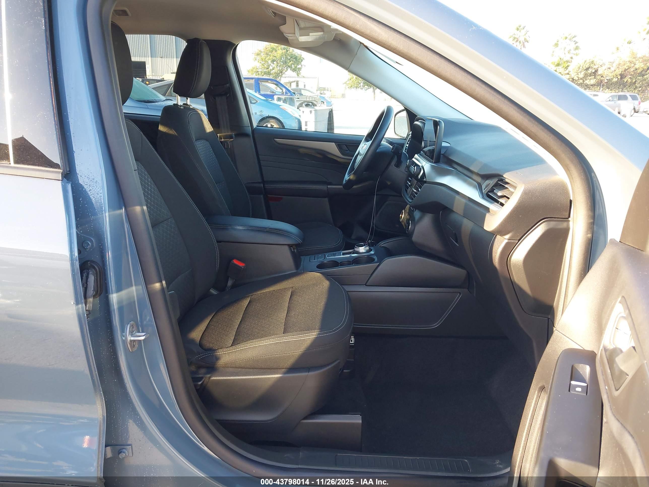 FORD ESCAPE image 5