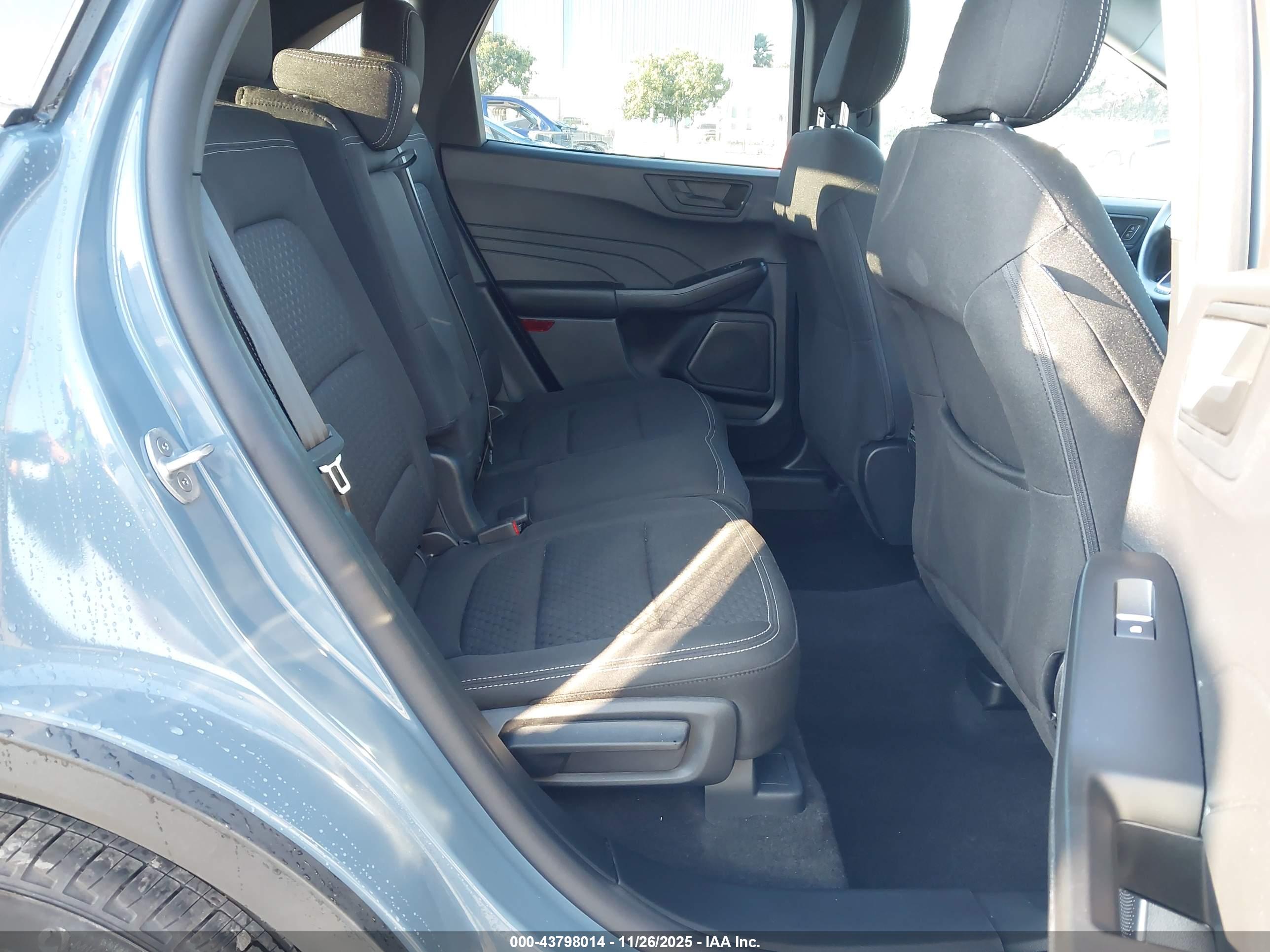 FORD ESCAPE image 8
