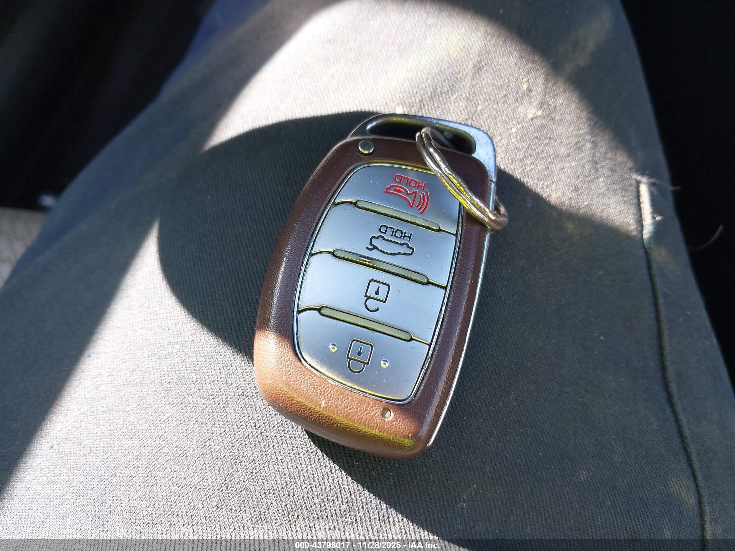 HYUNDAI ELANTRA image 11