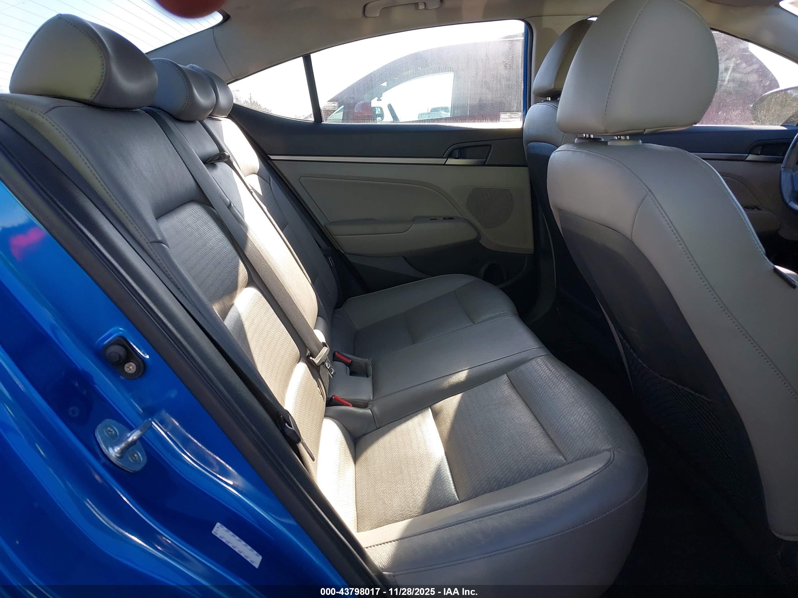 HYUNDAI ELANTRA image 8