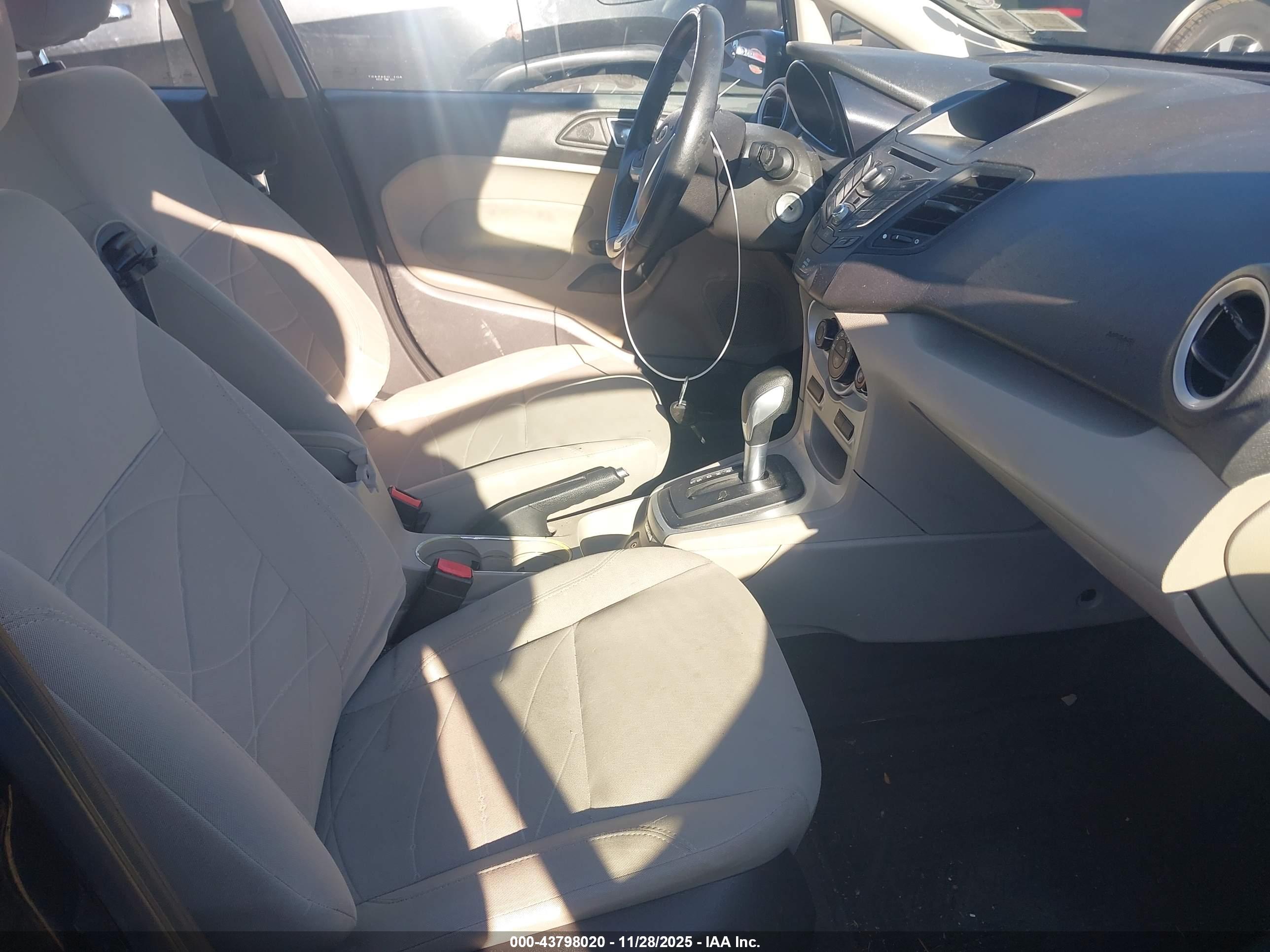 FORD FIESTA image 5