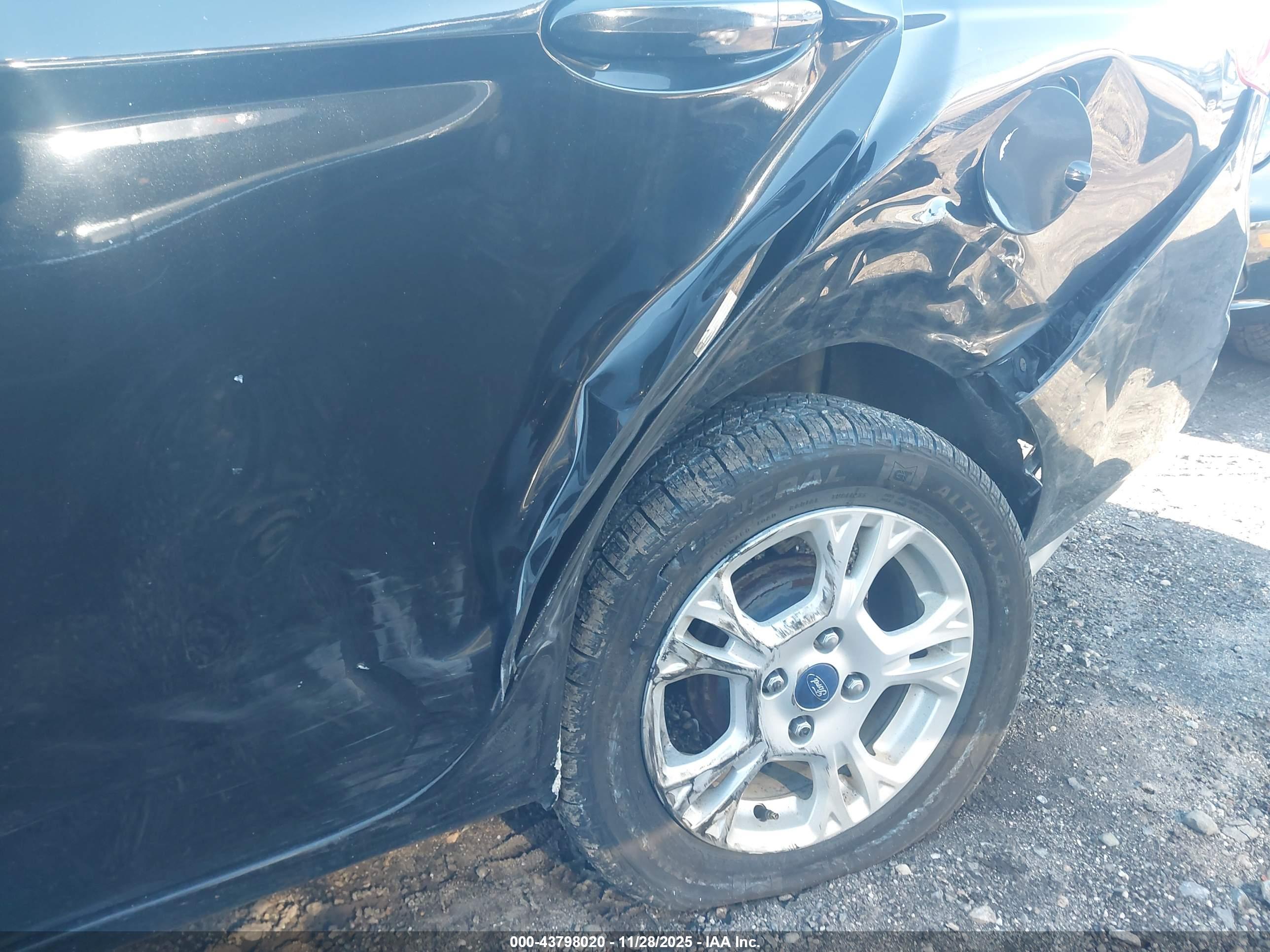 FORD FIESTA image 6