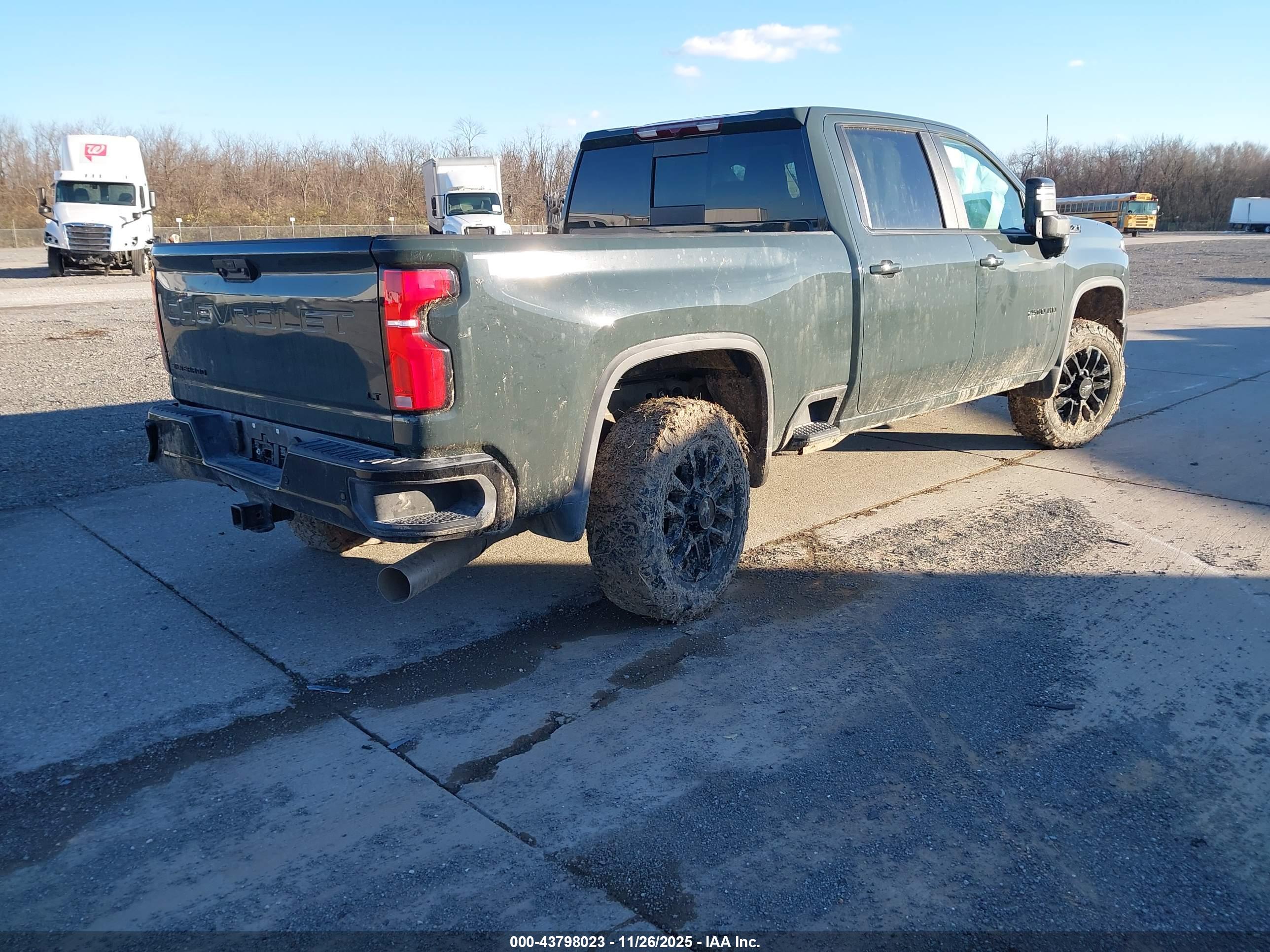 CHEVROLET SILVERADO image 4