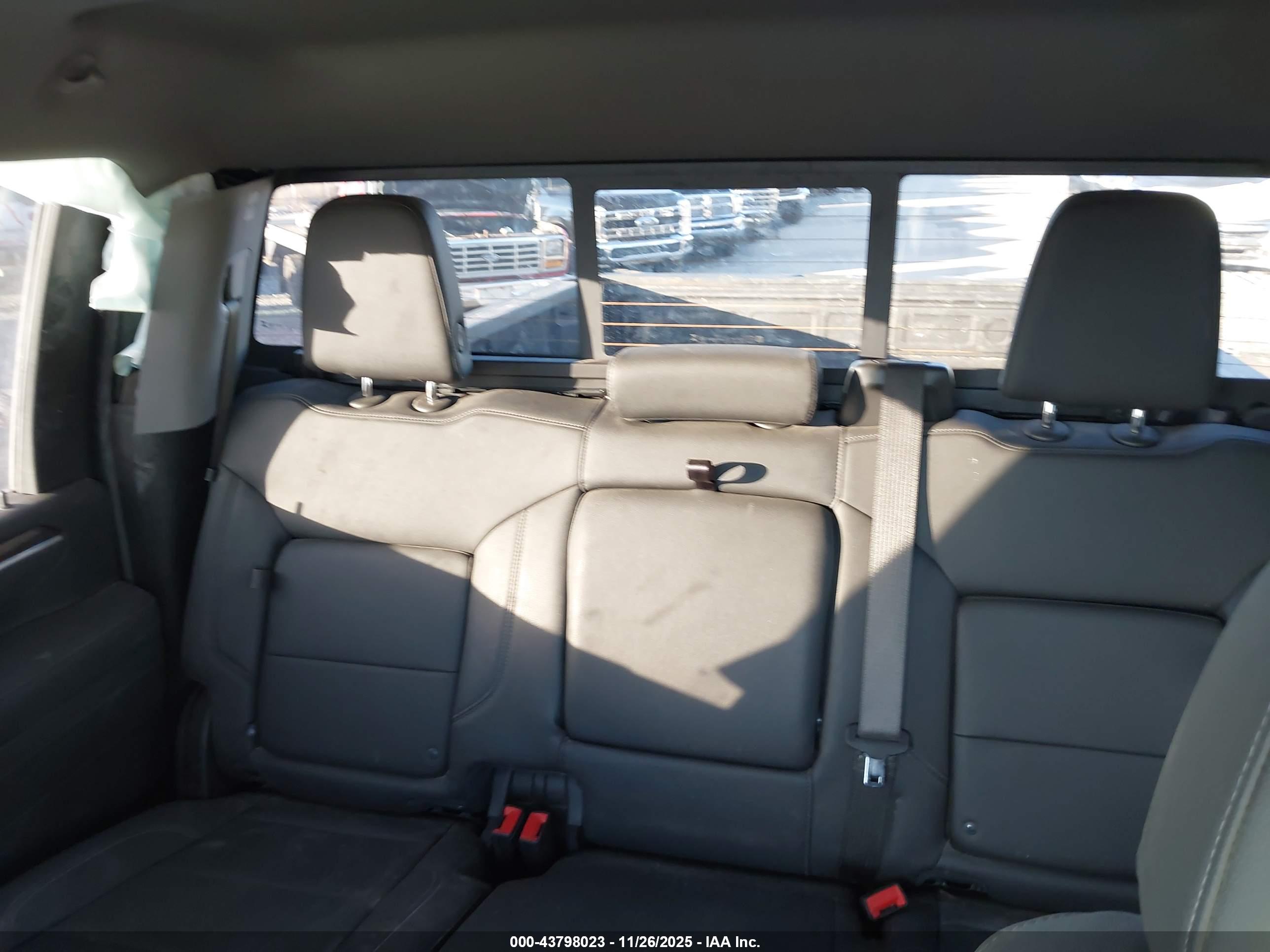 CHEVROLET SILVERADO image 7