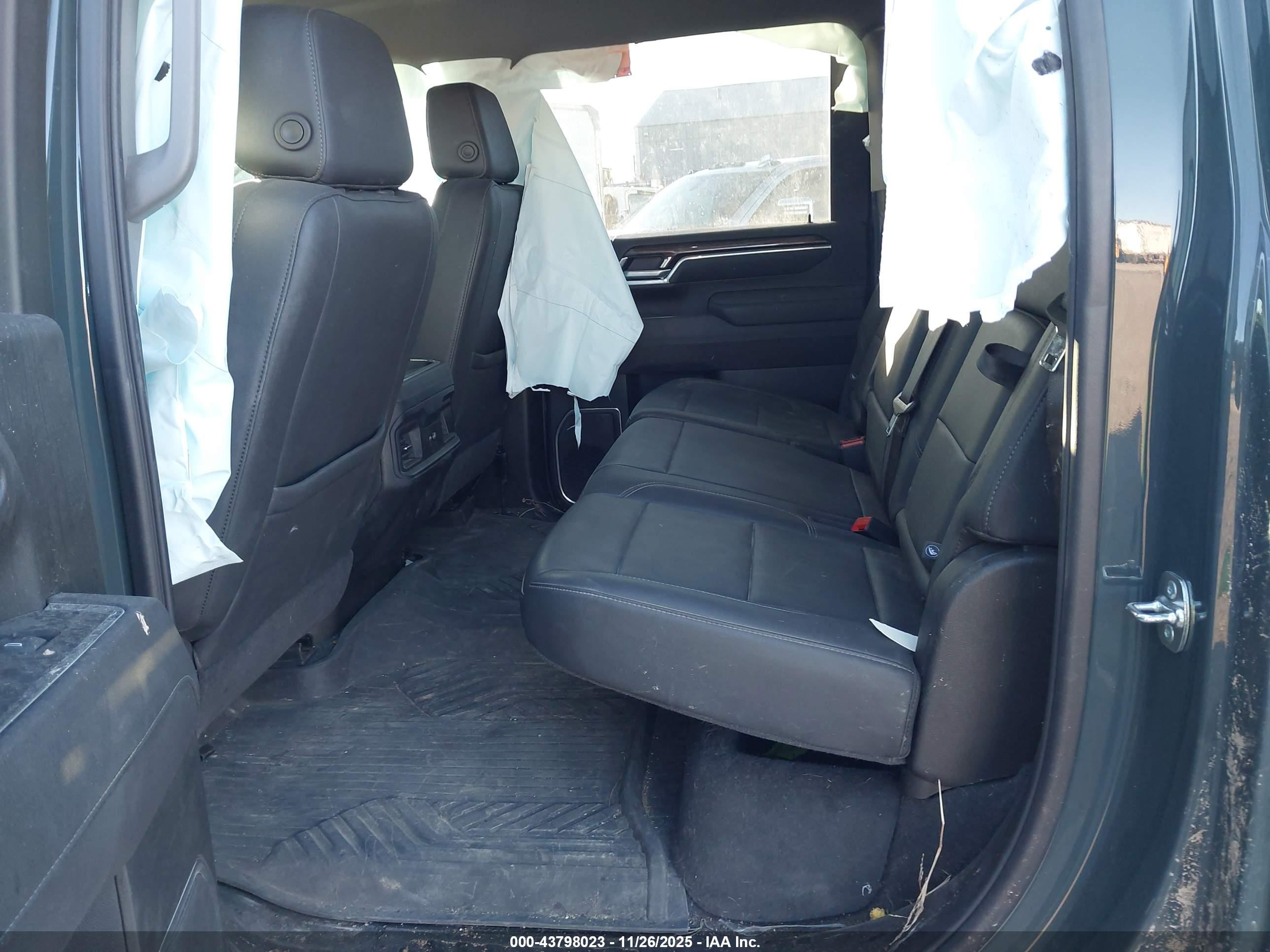 CHEVROLET SILVERADO image 8