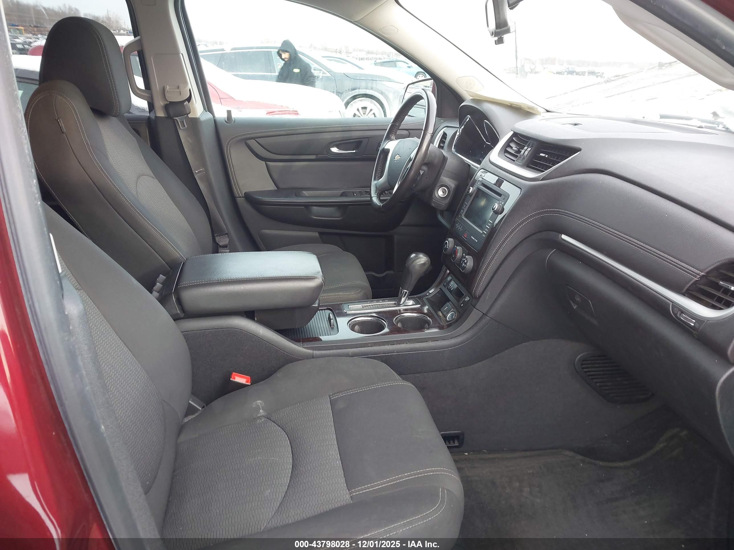 CHEVROLET TRAVERSE image 5