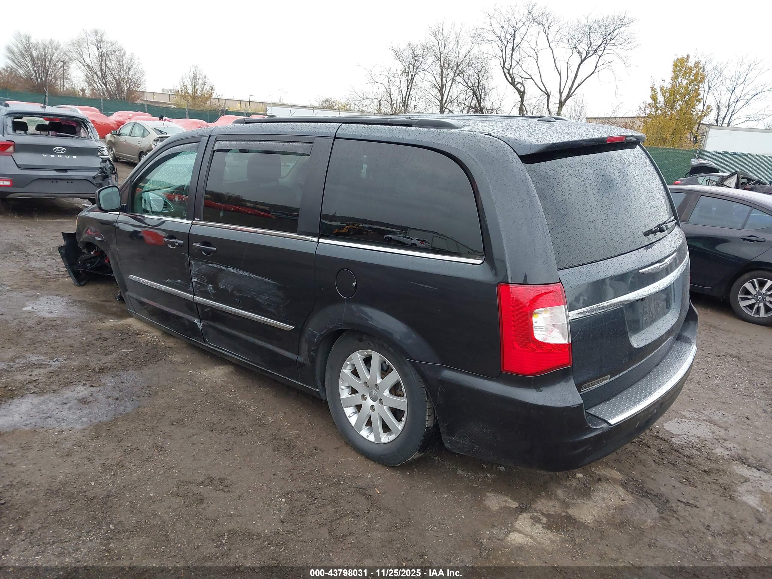 CHRYSLER TOWN image 3