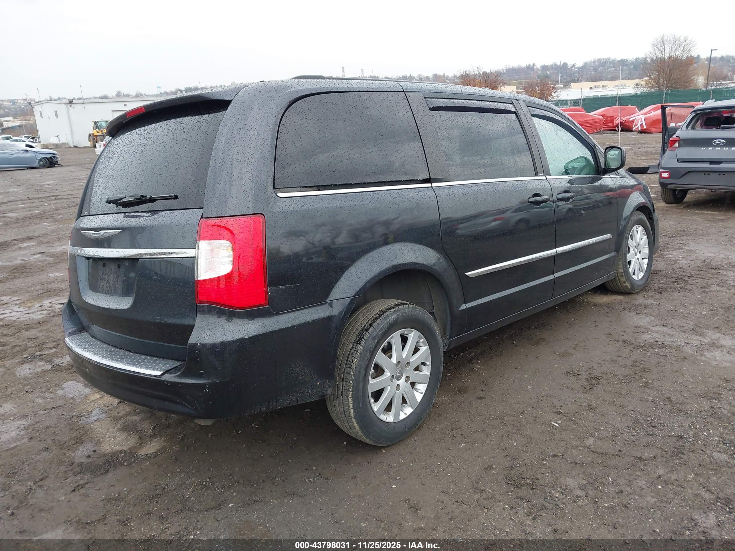 CHRYSLER TOWN image 4