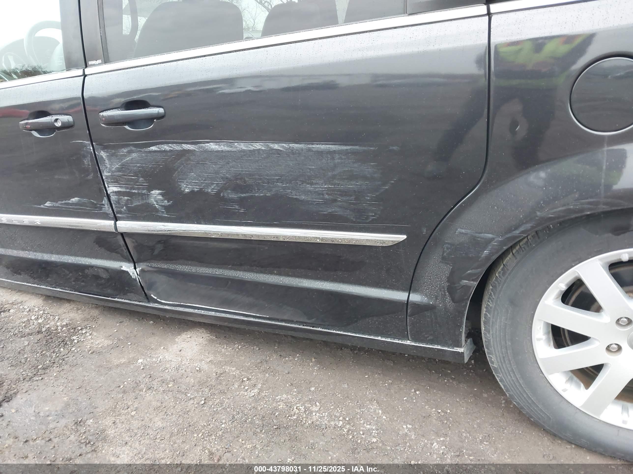 CHRYSLER TOWN image 6