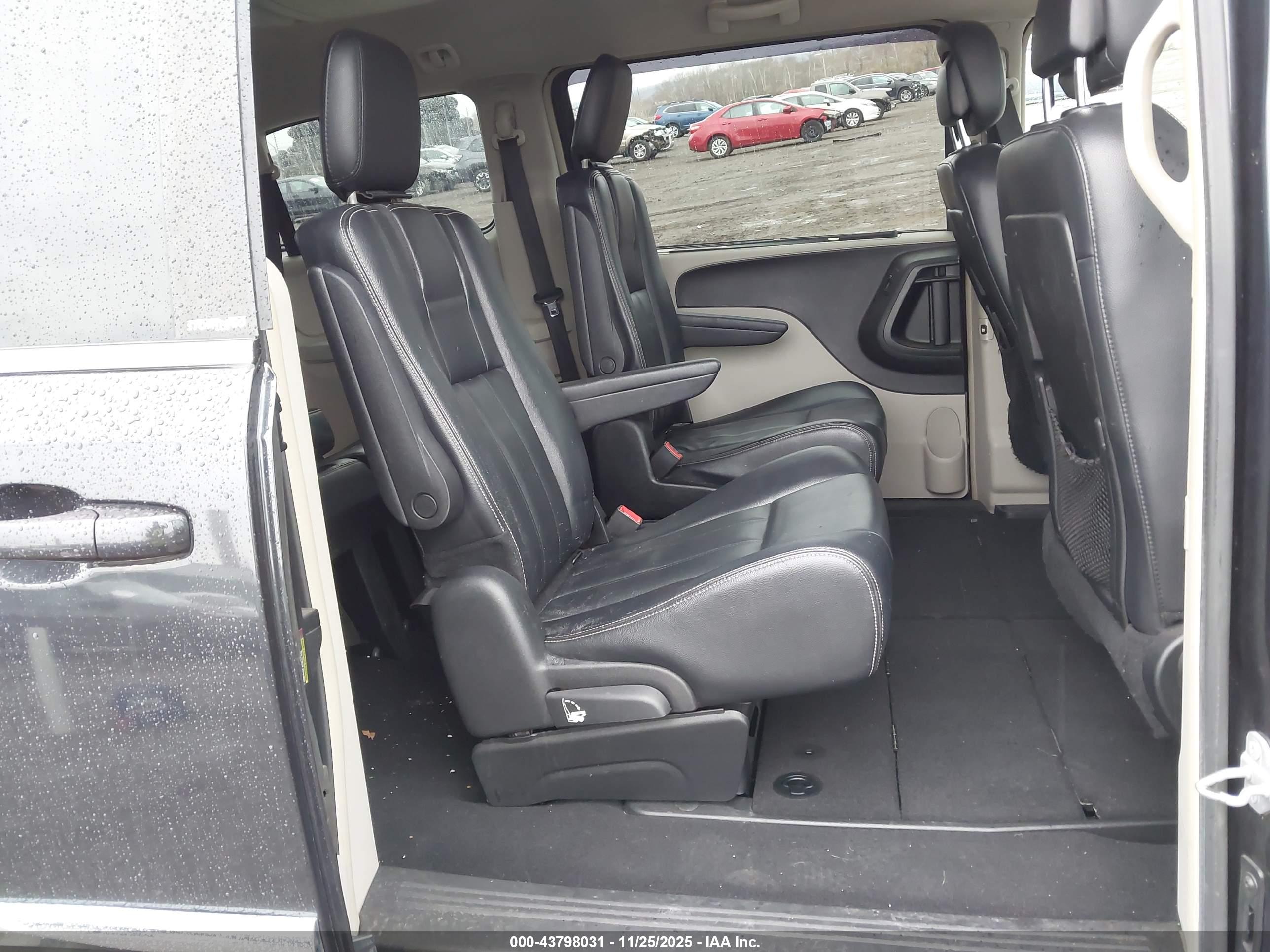 CHRYSLER TOWN image 8
