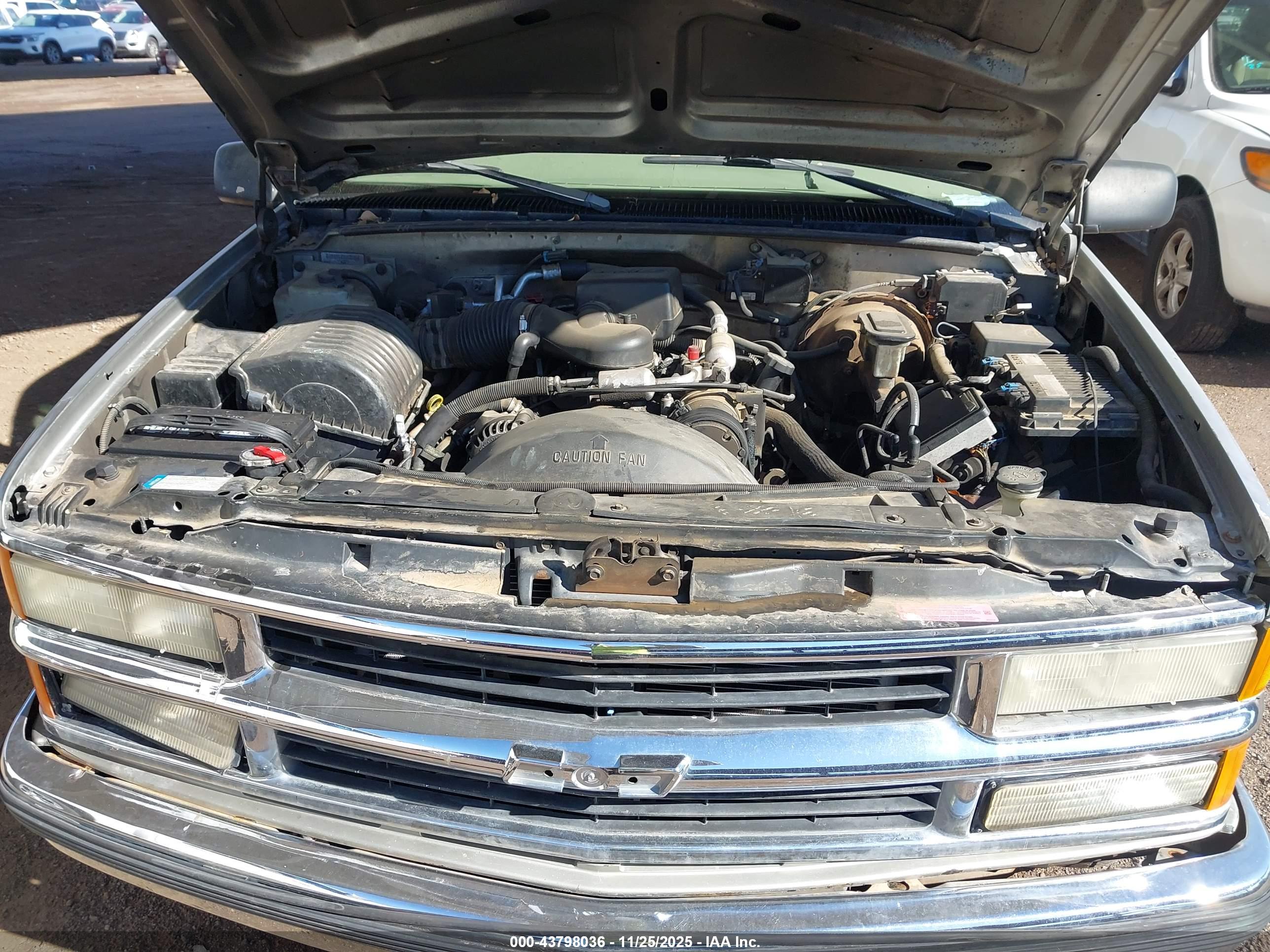 CHEVROLET SUBURBAN image 10