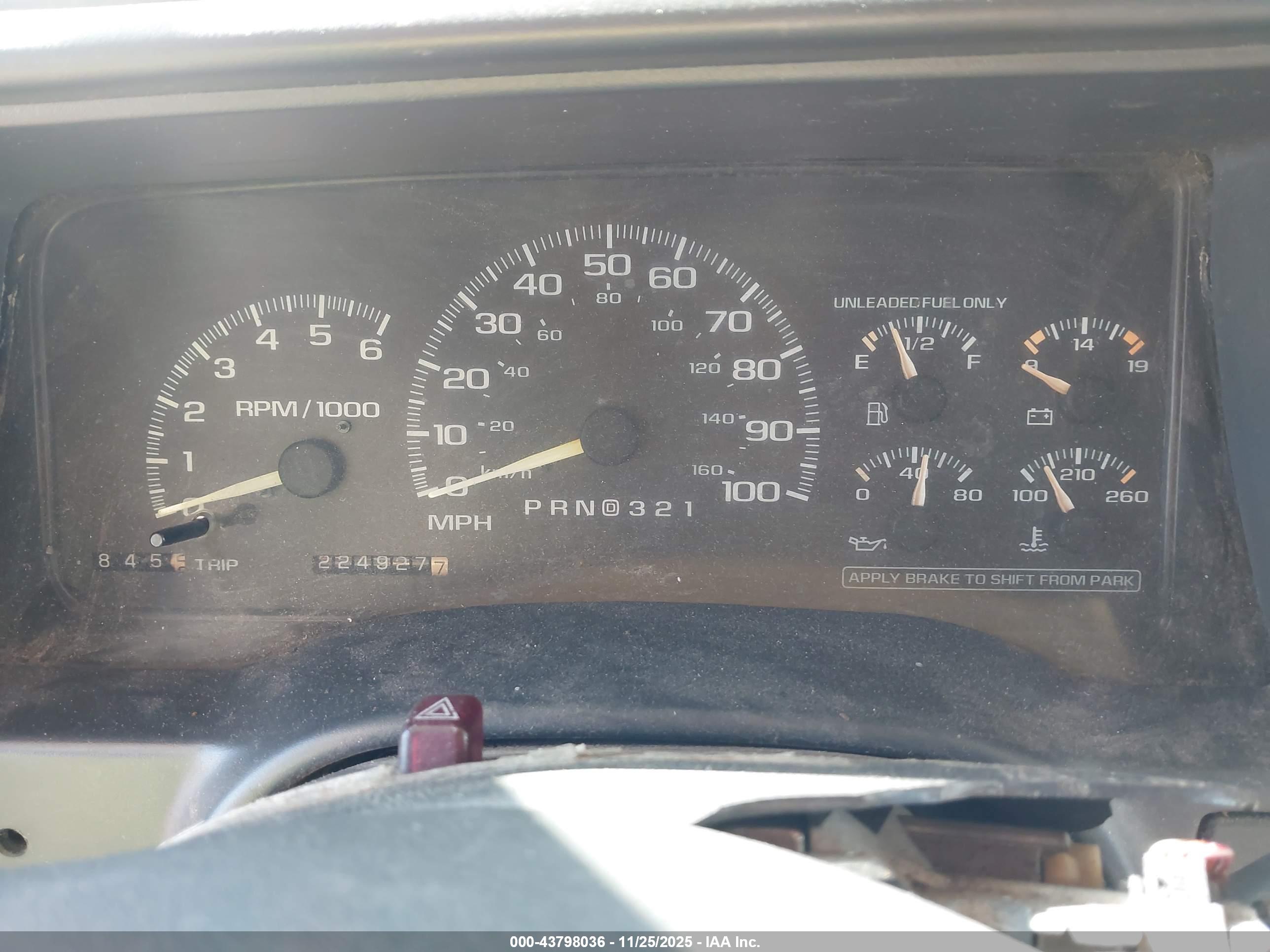CHEVROLET SUBURBAN image 7