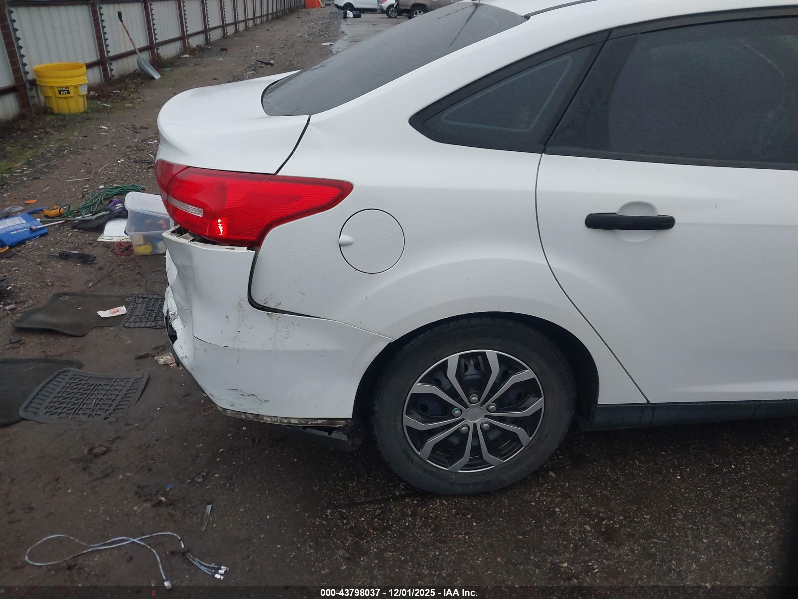 FORD FOCUS image 6