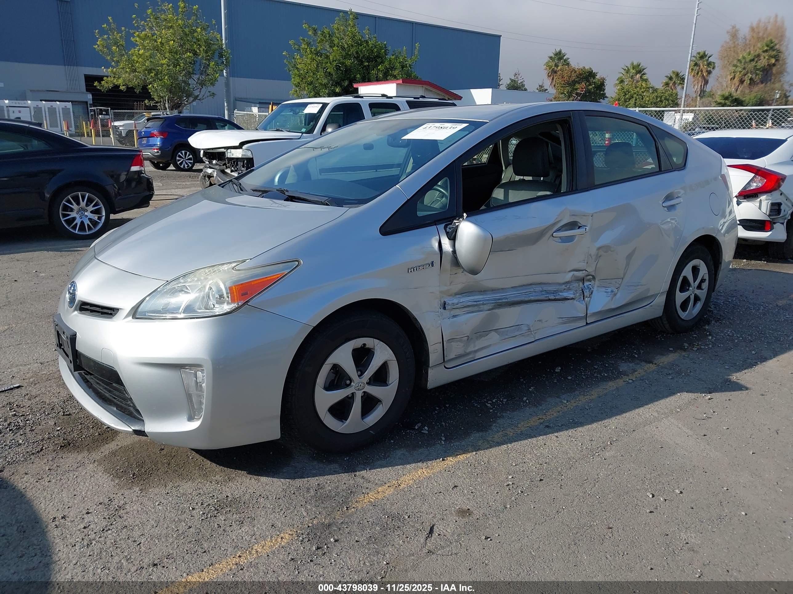 TOYOTA PRIUS image 2