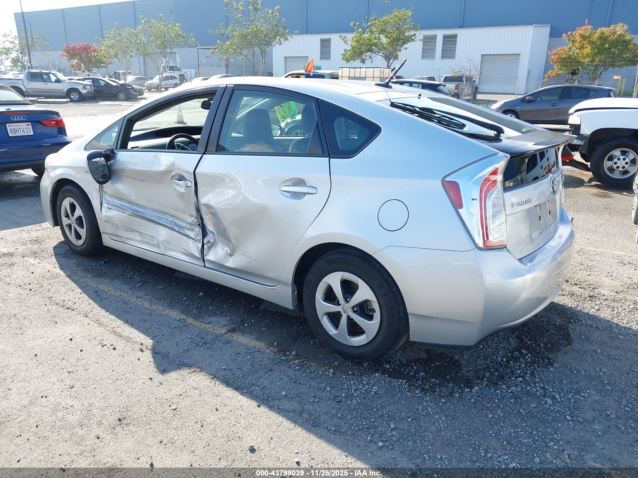 TOYOTA PRIUS image 3