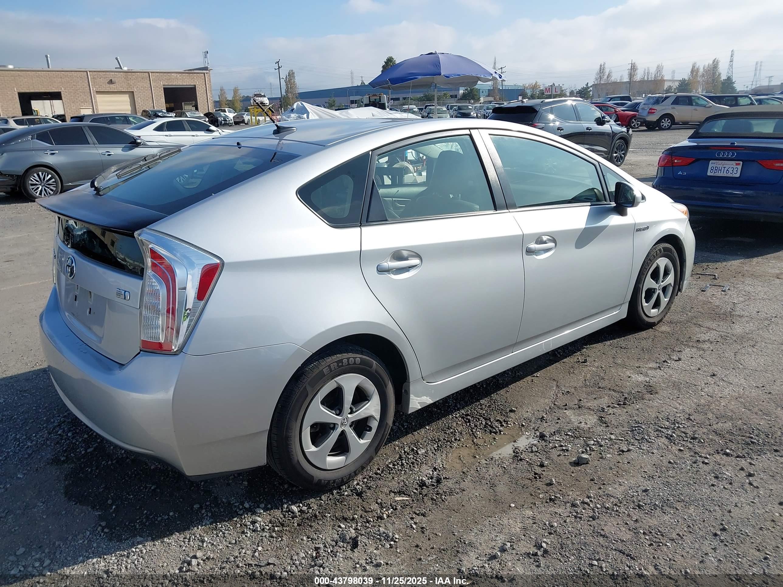 TOYOTA PRIUS image 4